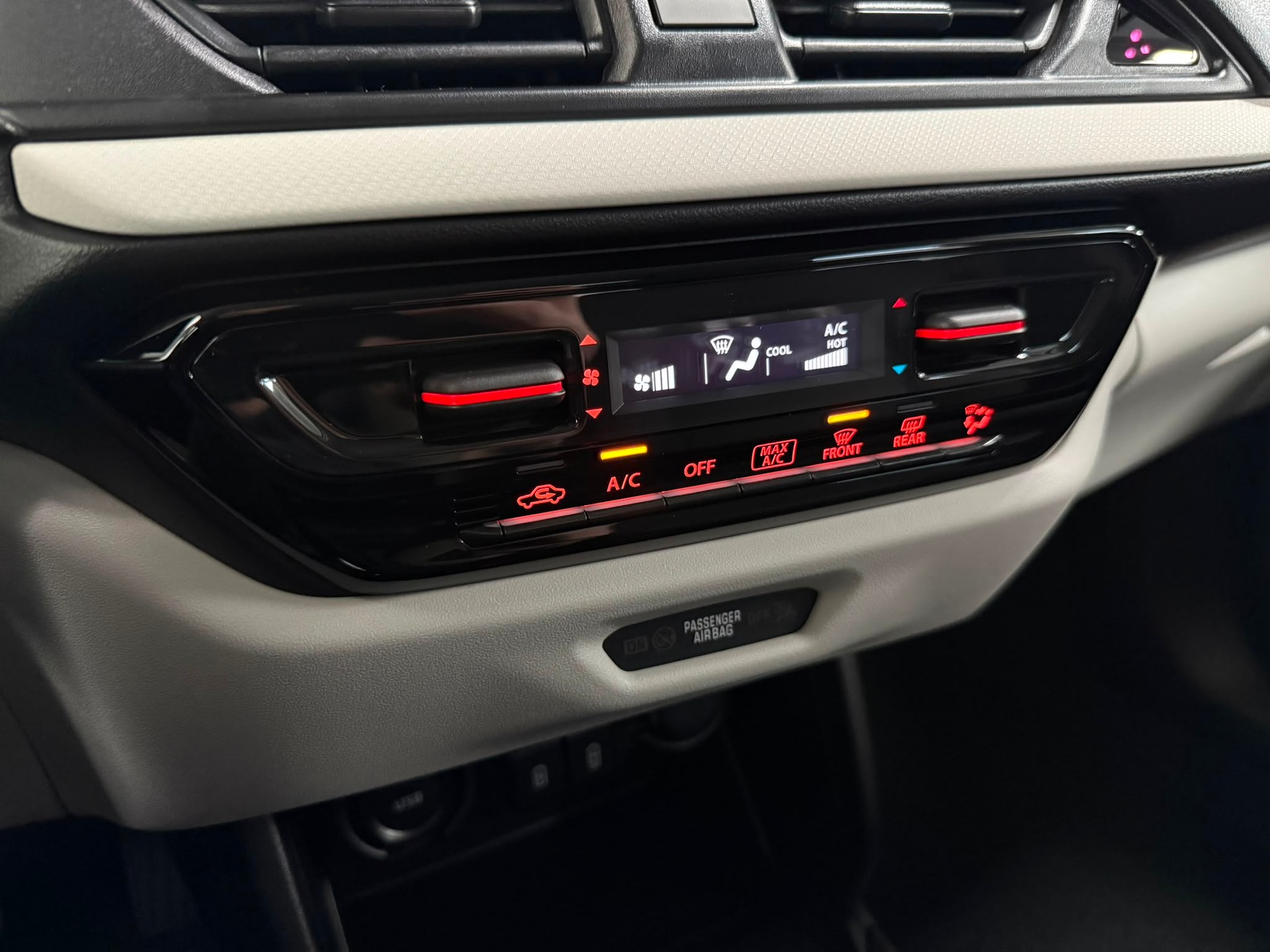 SUZUKI Swift 1.2 Sakura Hybrid CVT-image-23