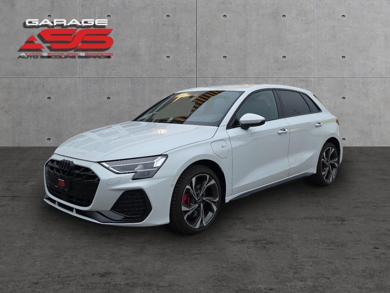AUDI A3 Sportback 45 TFSI e S line Attraction S-tronic-showroom-element-1