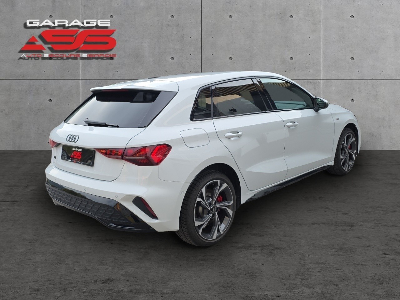 AUDI A3 Sportback 45 TFSI e S line Attraction S-tronic-showroom-element-2