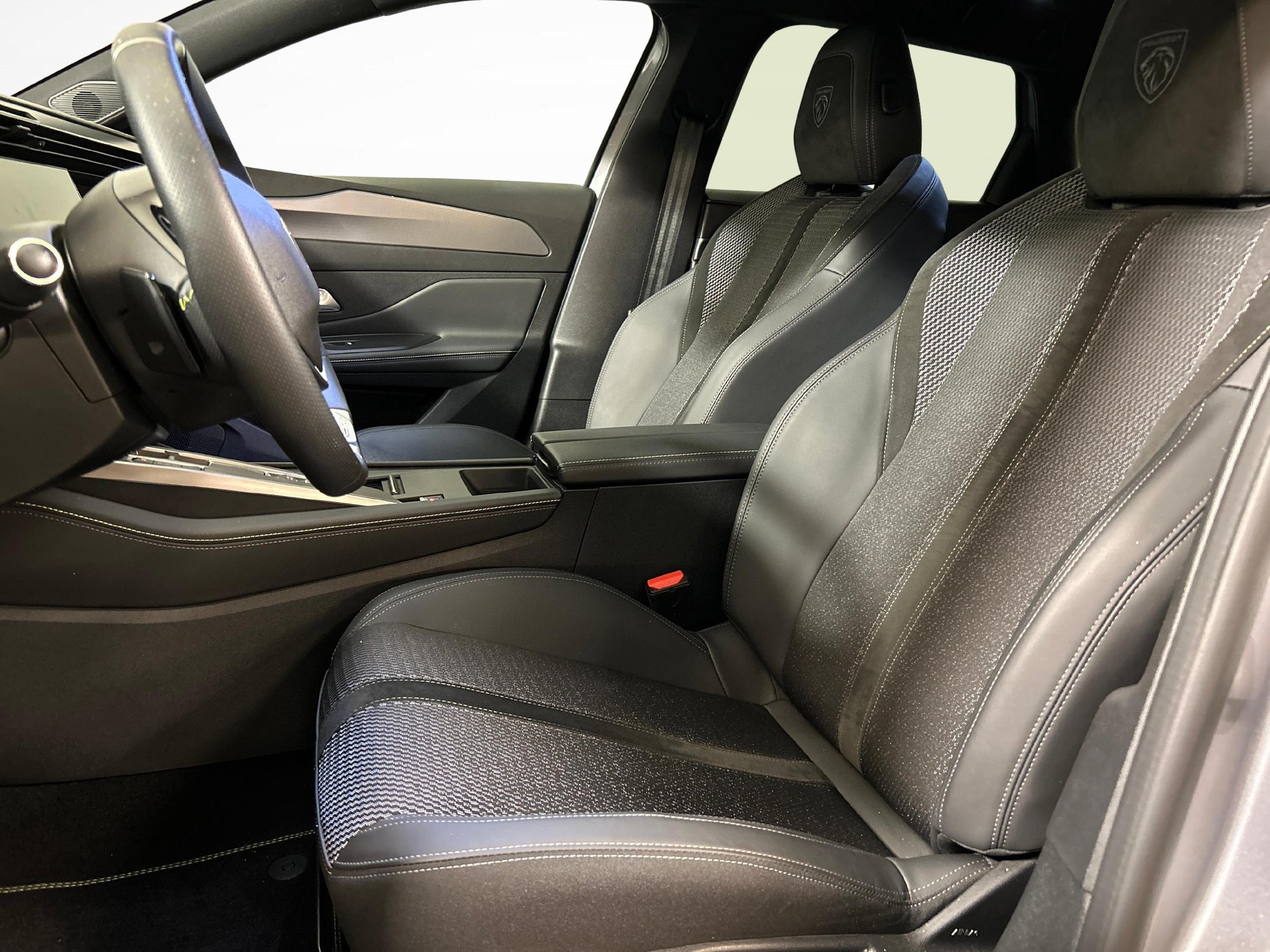 PEUGEOT 308 SW 1.6 PHEV 180 GT-showroom-element-2