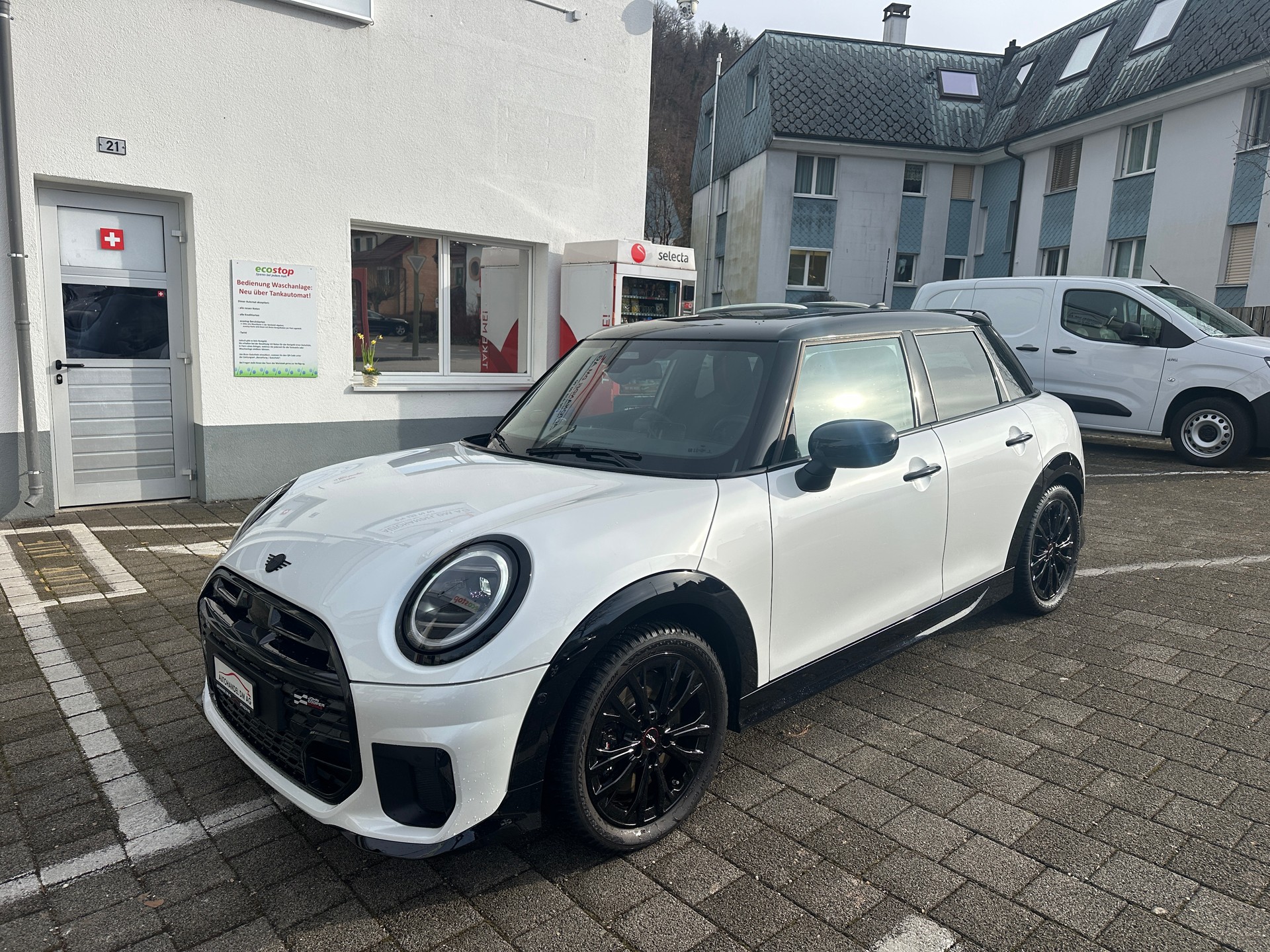 MINI Cooper S DKG-showroom-element-1