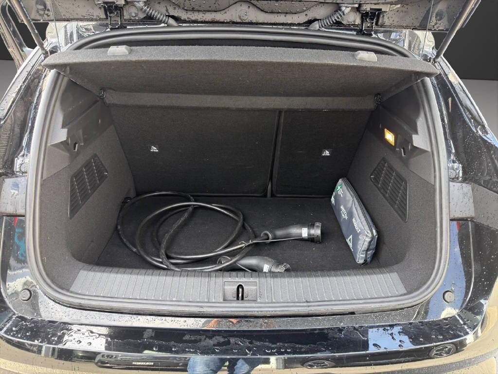 RENAULT Megane E-Tech-image-8
