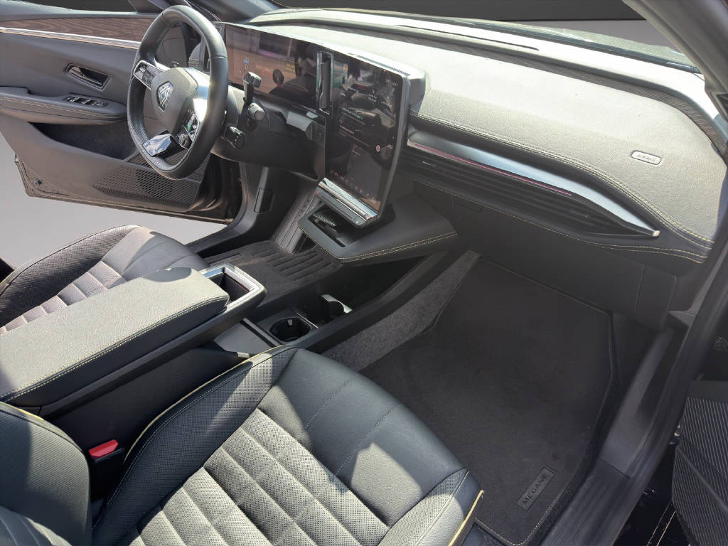 RENAULT Megane E-Tech-image-9