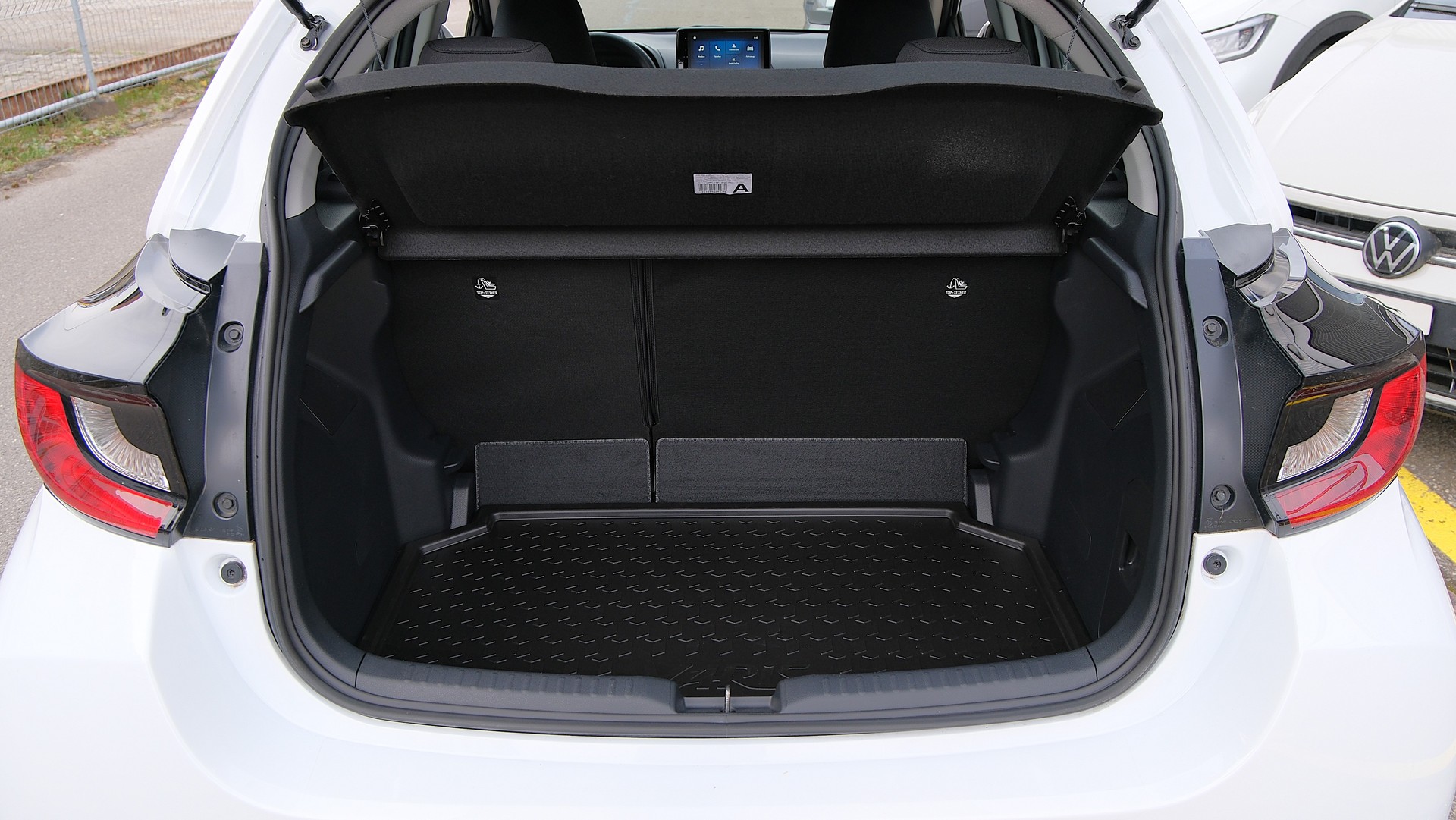 TOYOTA Yaris 1.5 Comfort e-CVT-image-23