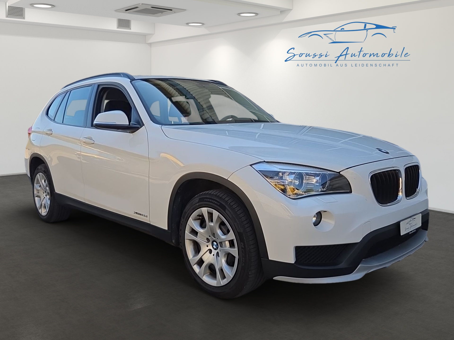 BMW X1 xDrive 18d Steptronic-showroom-element-1