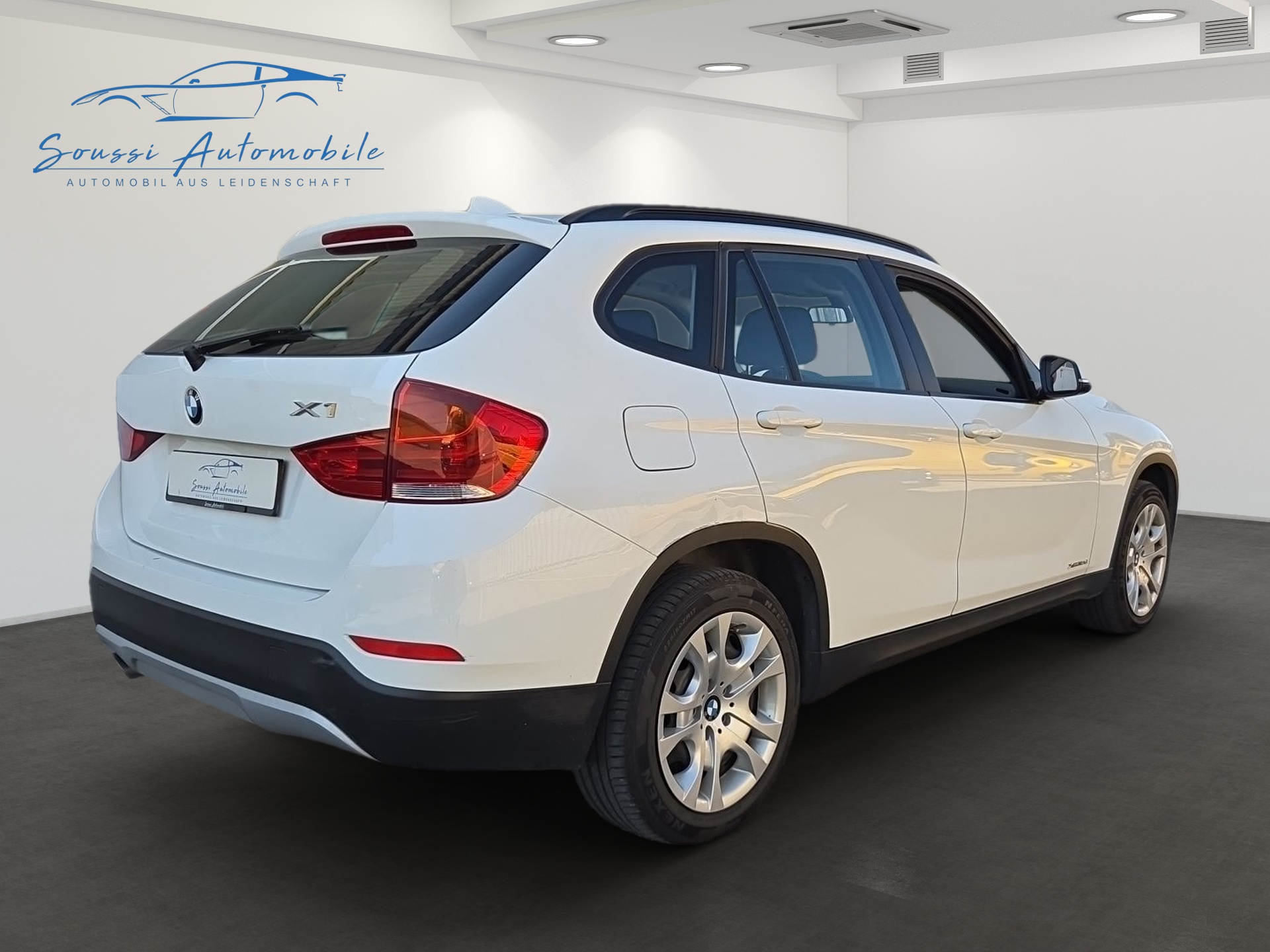 BMW X1 xDrive 18d Steptronic-showroom-element-2