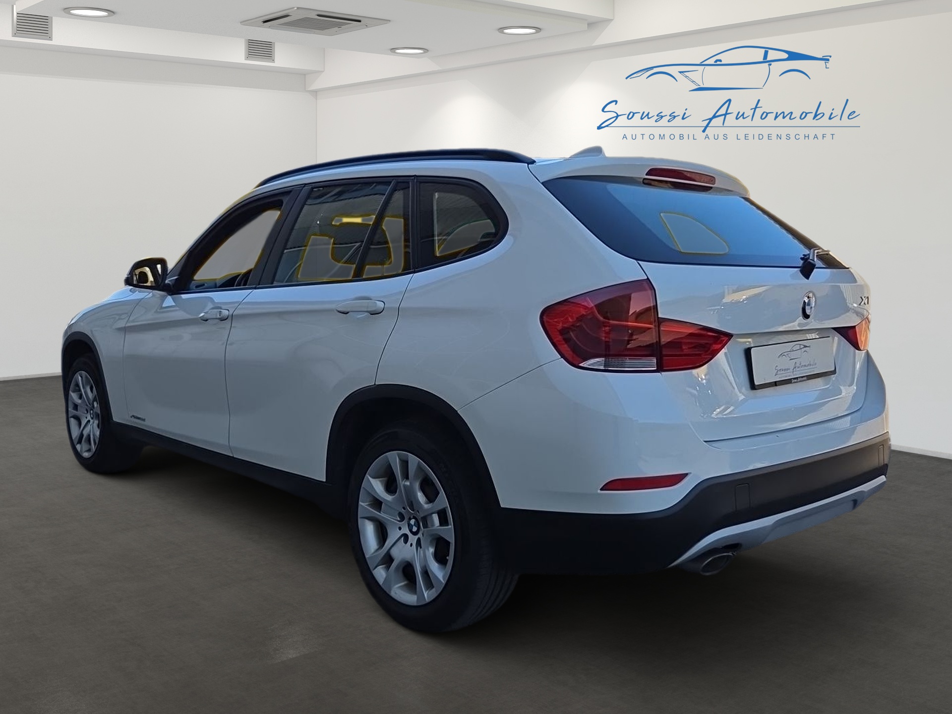 BMW X1 xDrive 18d Steptronic-showroom-element-3