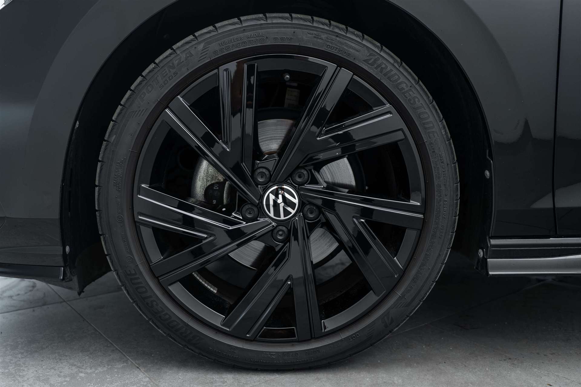 VW VW Golf 1.5 eTSI mHEV ACT R-Line DSG-image-5