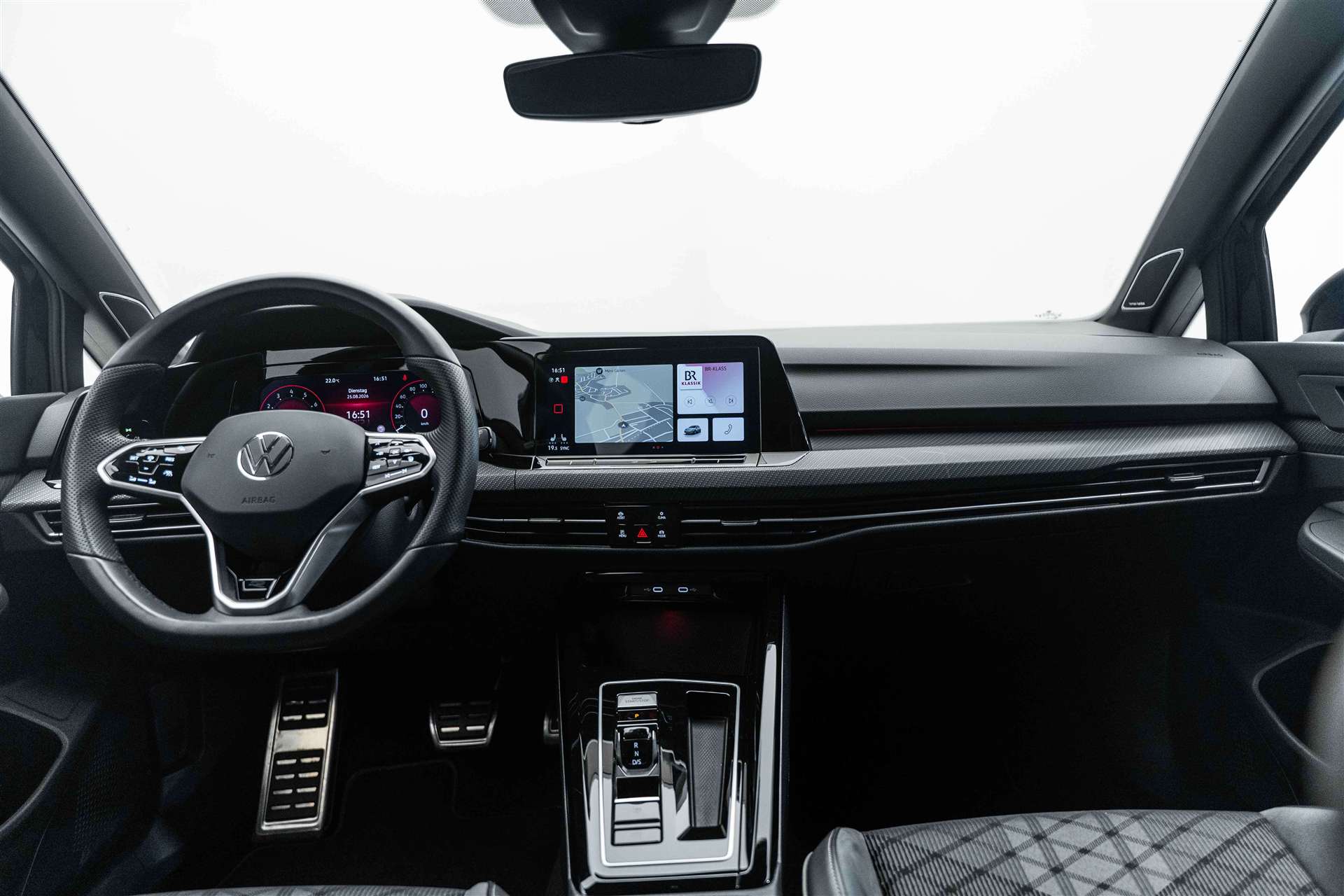 VW VW Golf 1.5 eTSI mHEV ACT R-Line DSG-image-8