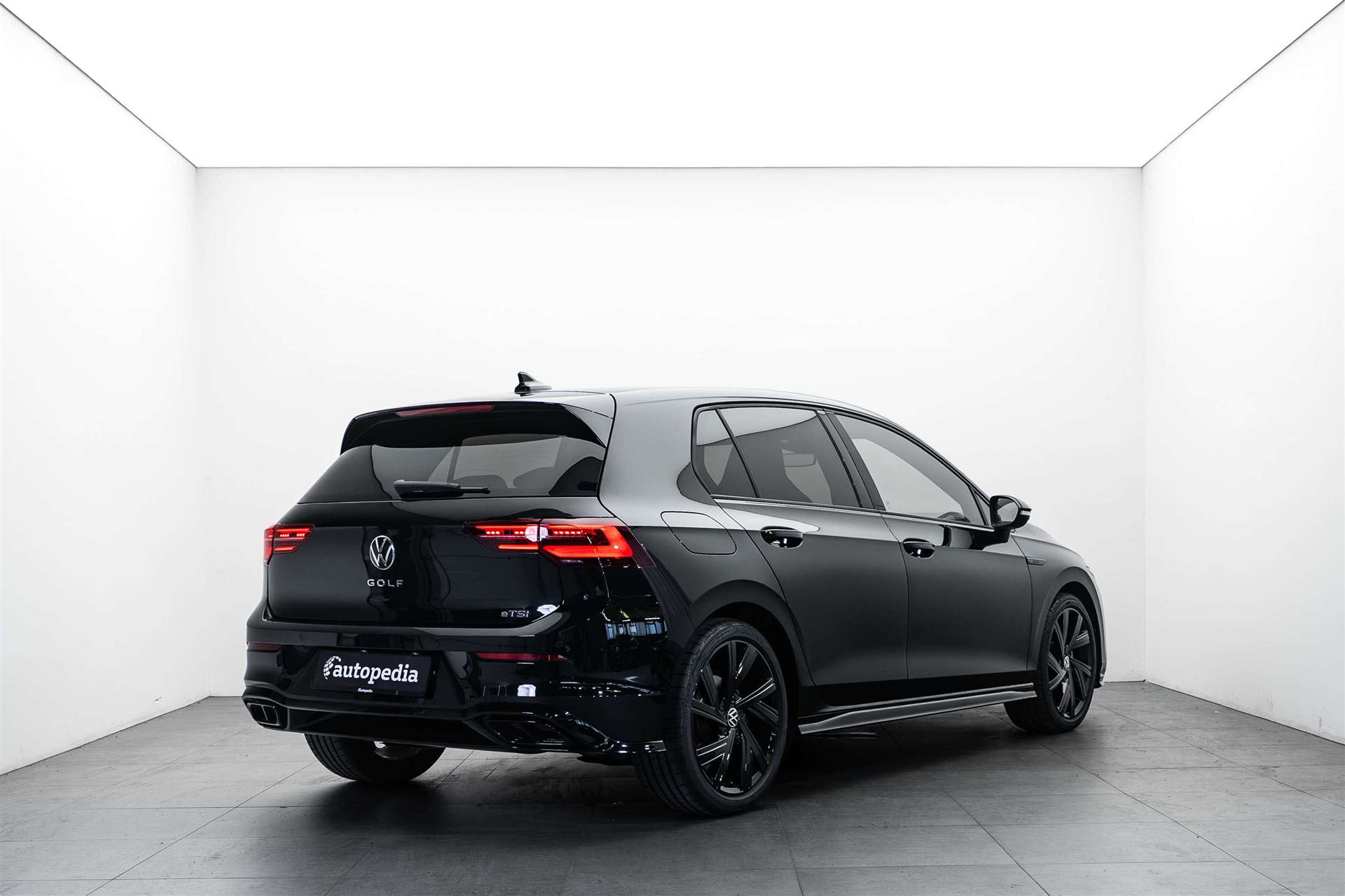 VW VW Golf 1.5 eTSI mHEV ACT R-Line DSG-showroom-element-2