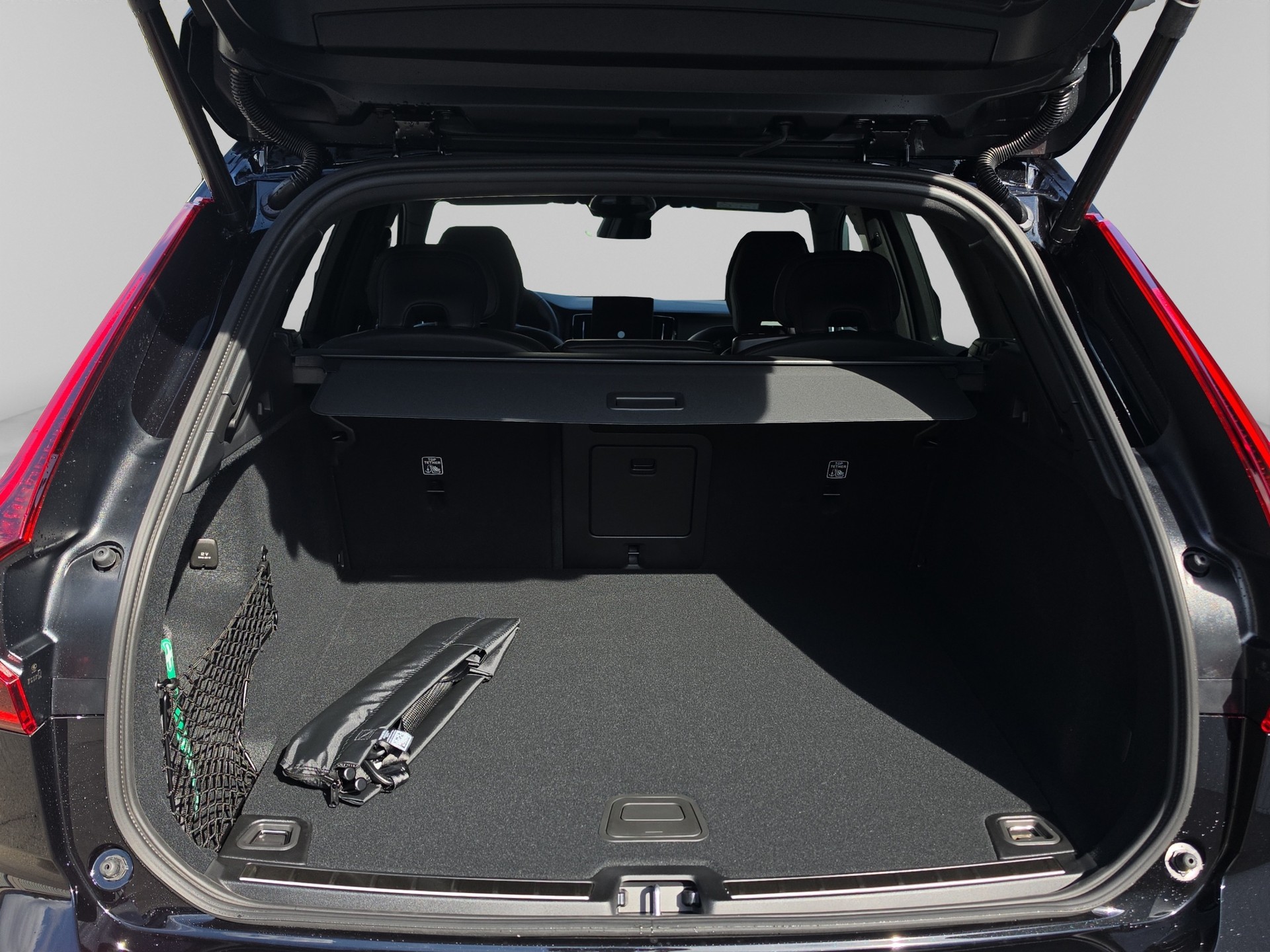 VOLVO XC60 2.0 B5 MH Black Edition AWD-image-15