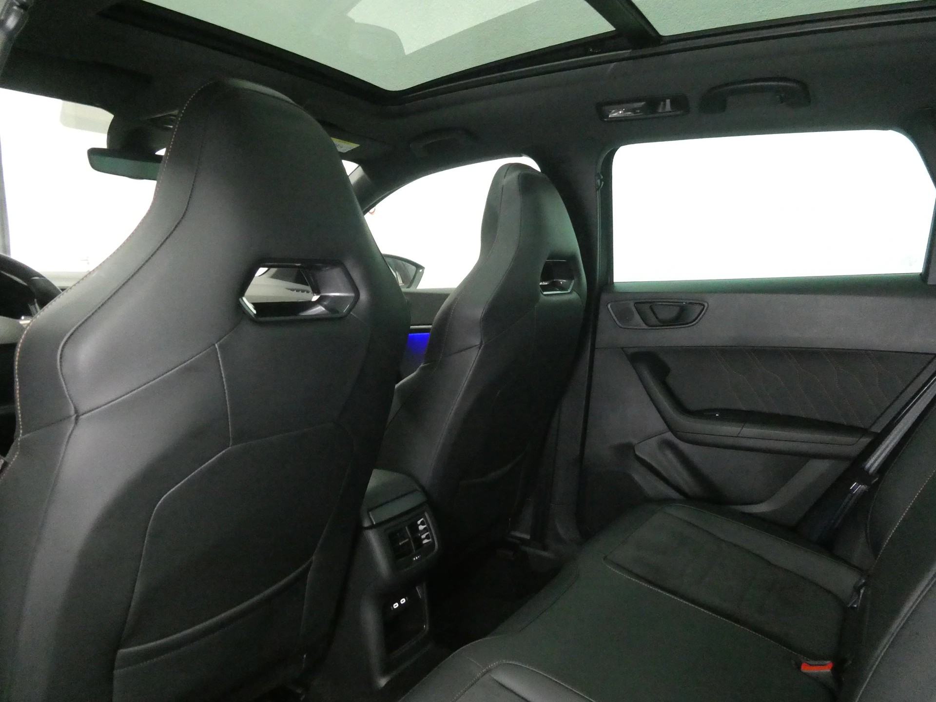 CUPRA Ateca 2.0TSI VZ 4Drive DSG - Panorama - Navi - Beats - Sportsitze - Sitzmemory - 360° Kamera - AHK - 300 PS-image-9