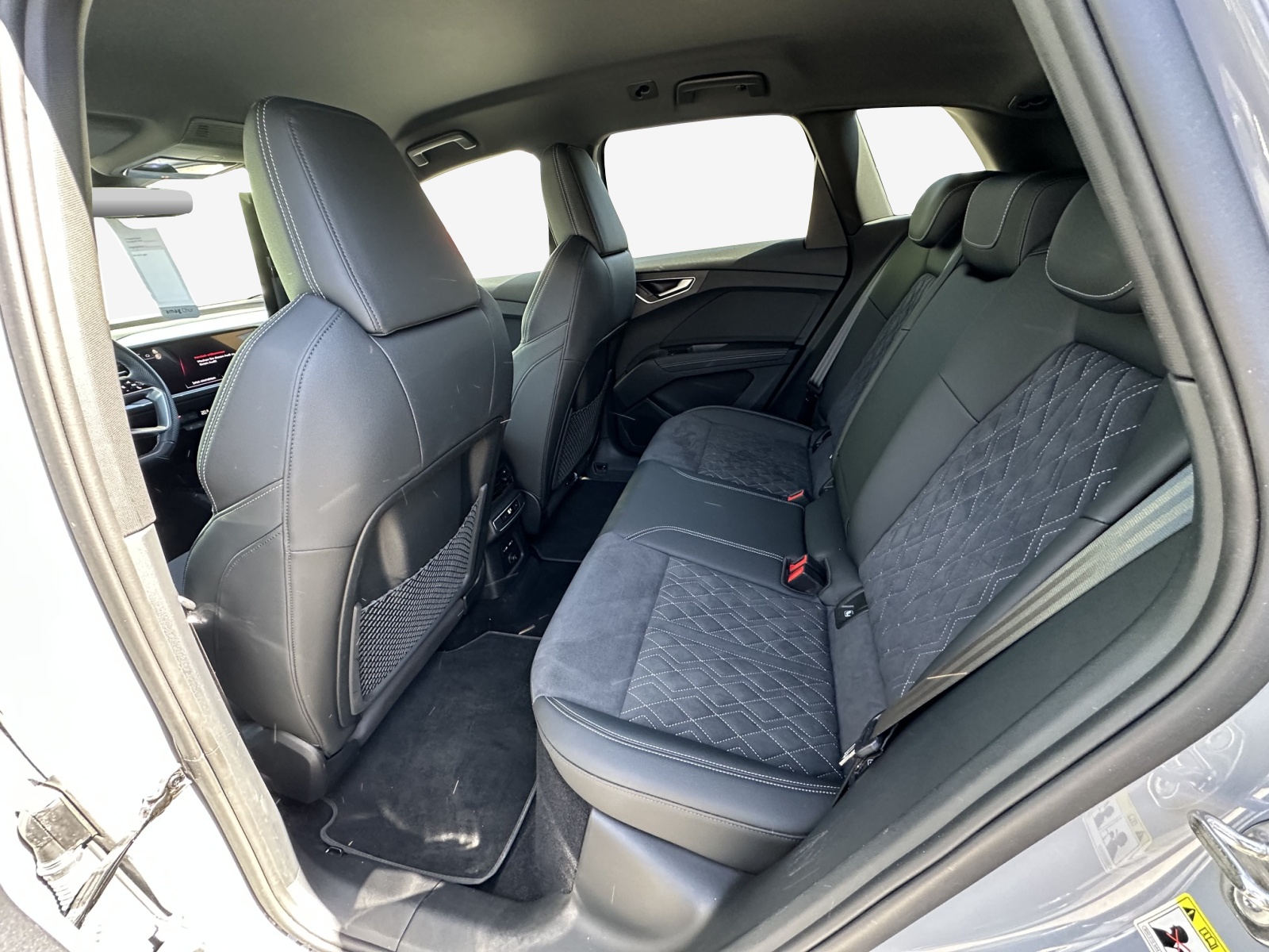AUDI Q4 e-tron 50 quattro-image-11