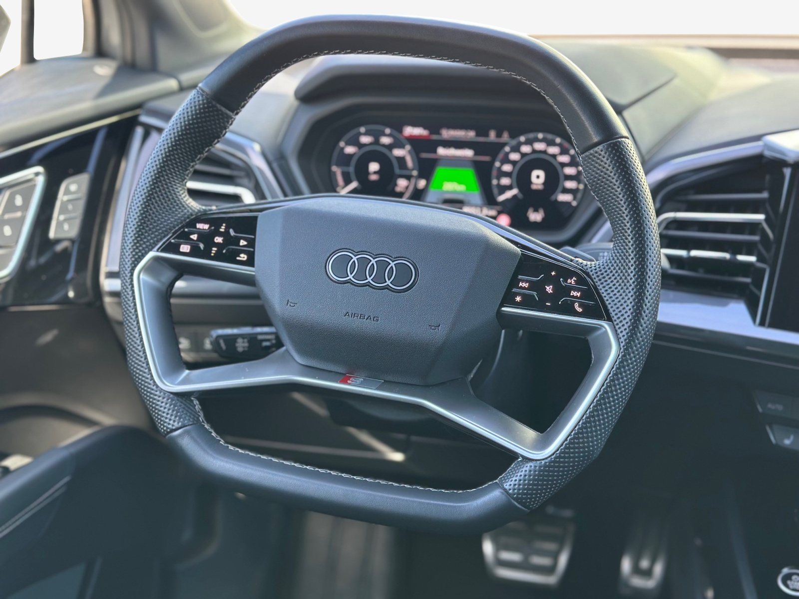 AUDI Q4 e-tron 50 quattro-image-9