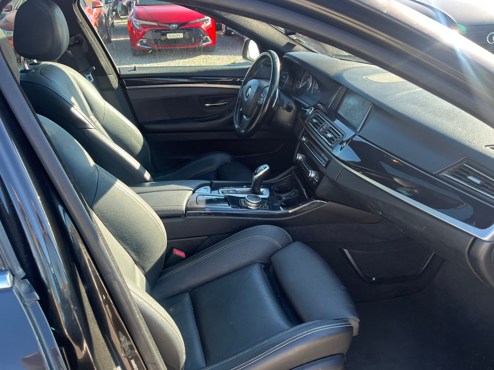 BMW 530d Touring xDrive Luxury Line Steptronic-image-8
