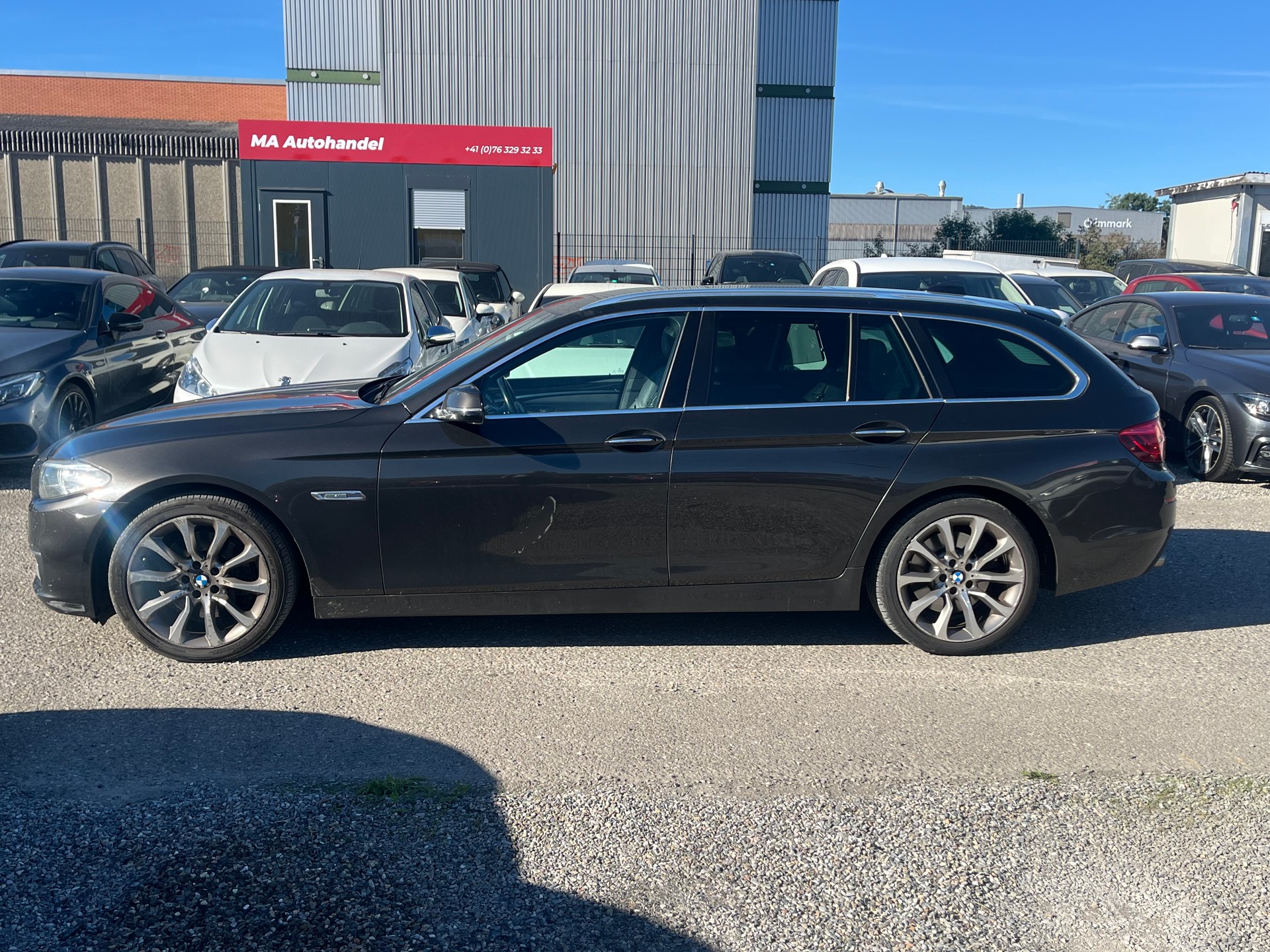 BMW 530d Touring xDrive Luxury Line Steptronic-image-1