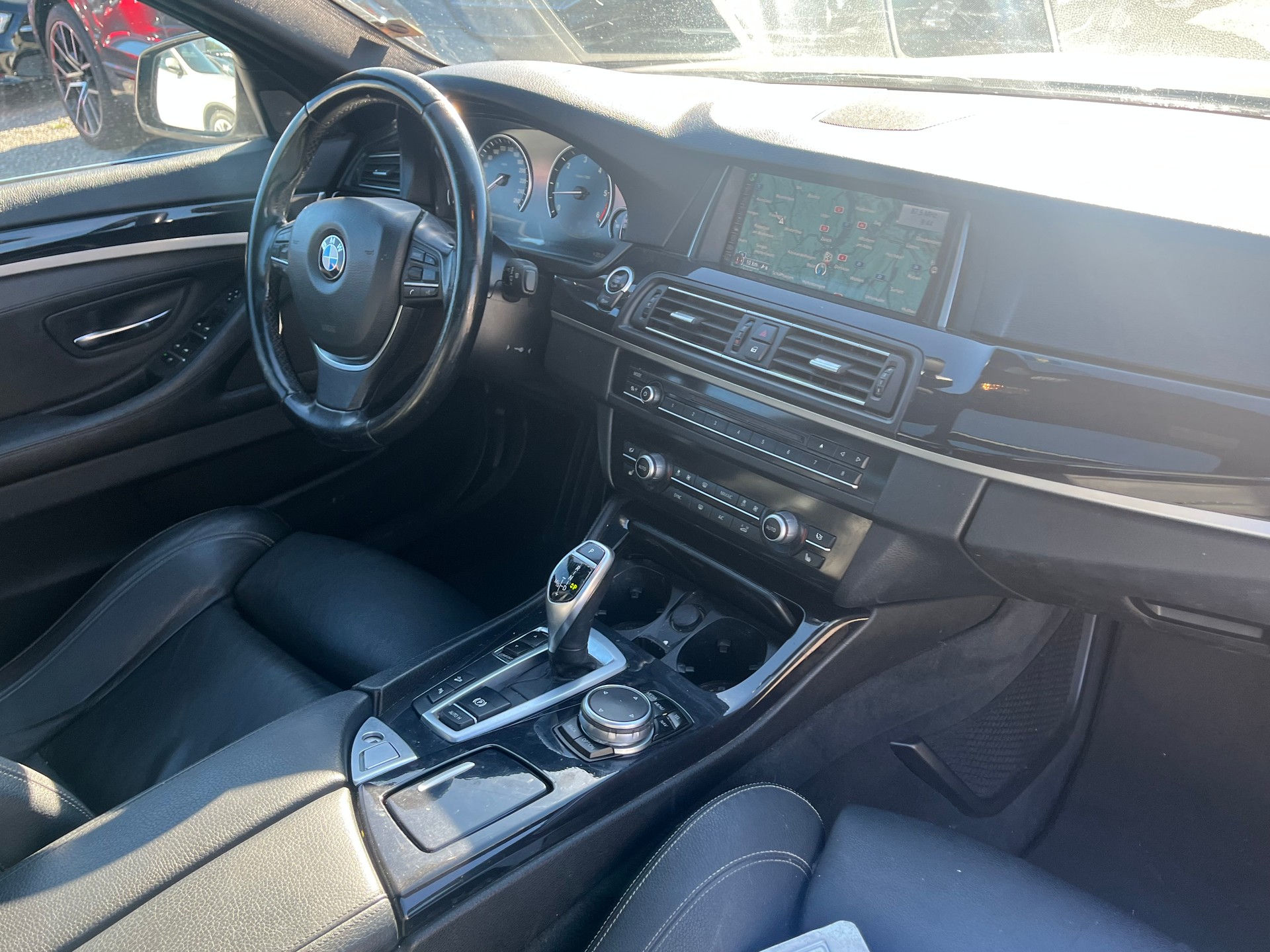 BMW 530d Touring xDrive Luxury Line Steptronic-image-13