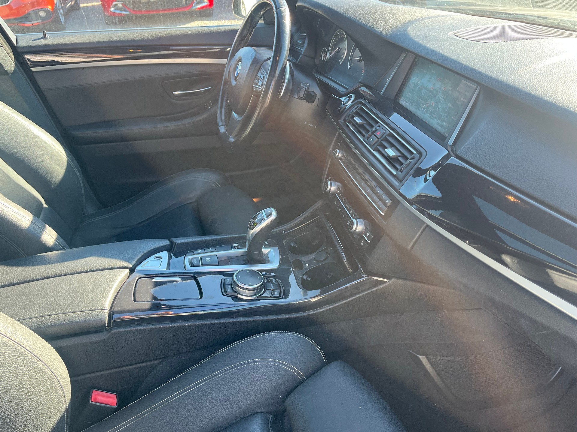 BMW 530d Touring xDrive Luxury Line Steptronic-image-11