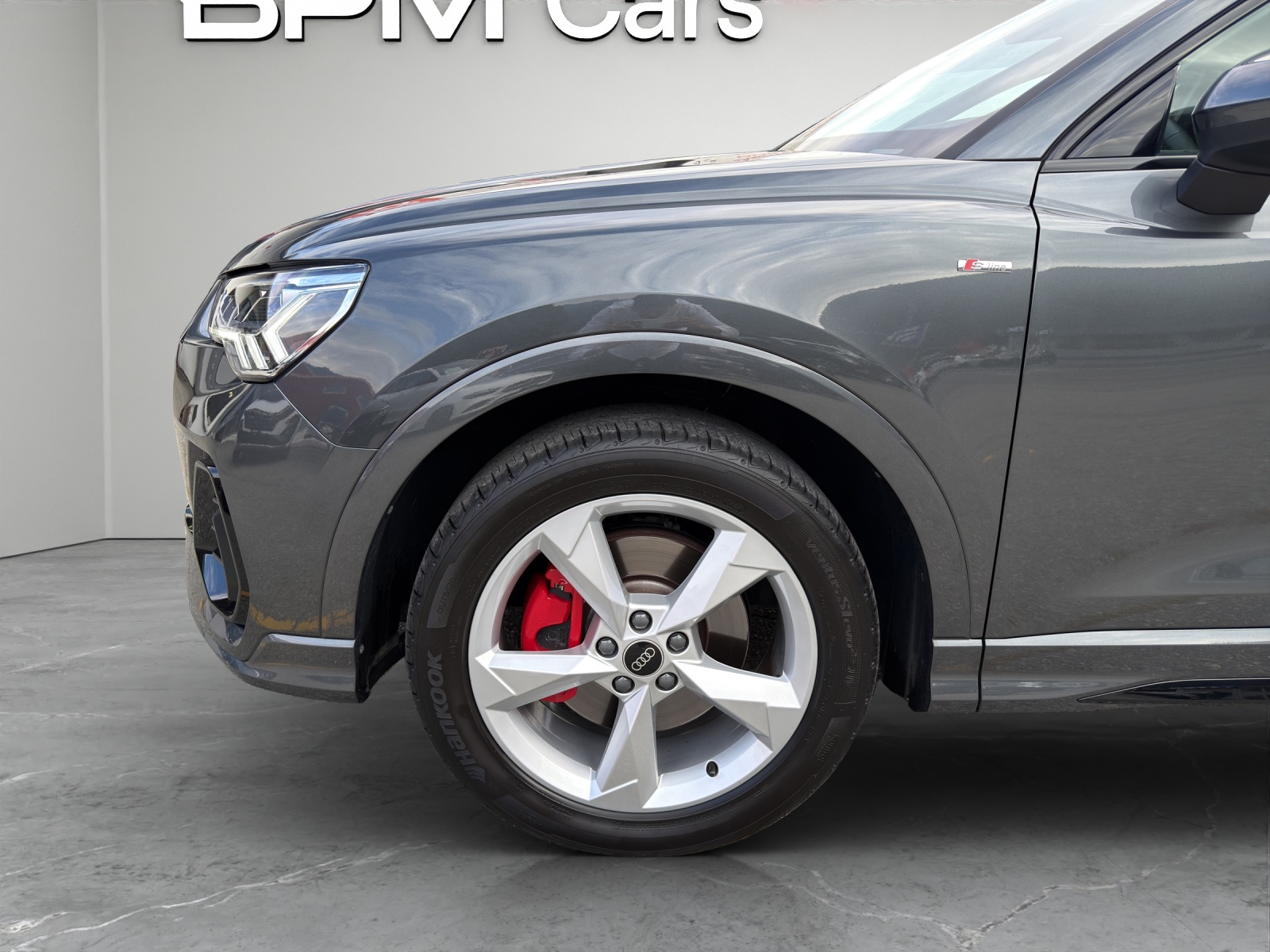 AUDI Q3 2.0 40 TFSI S line quattro S-Tronic-image-6