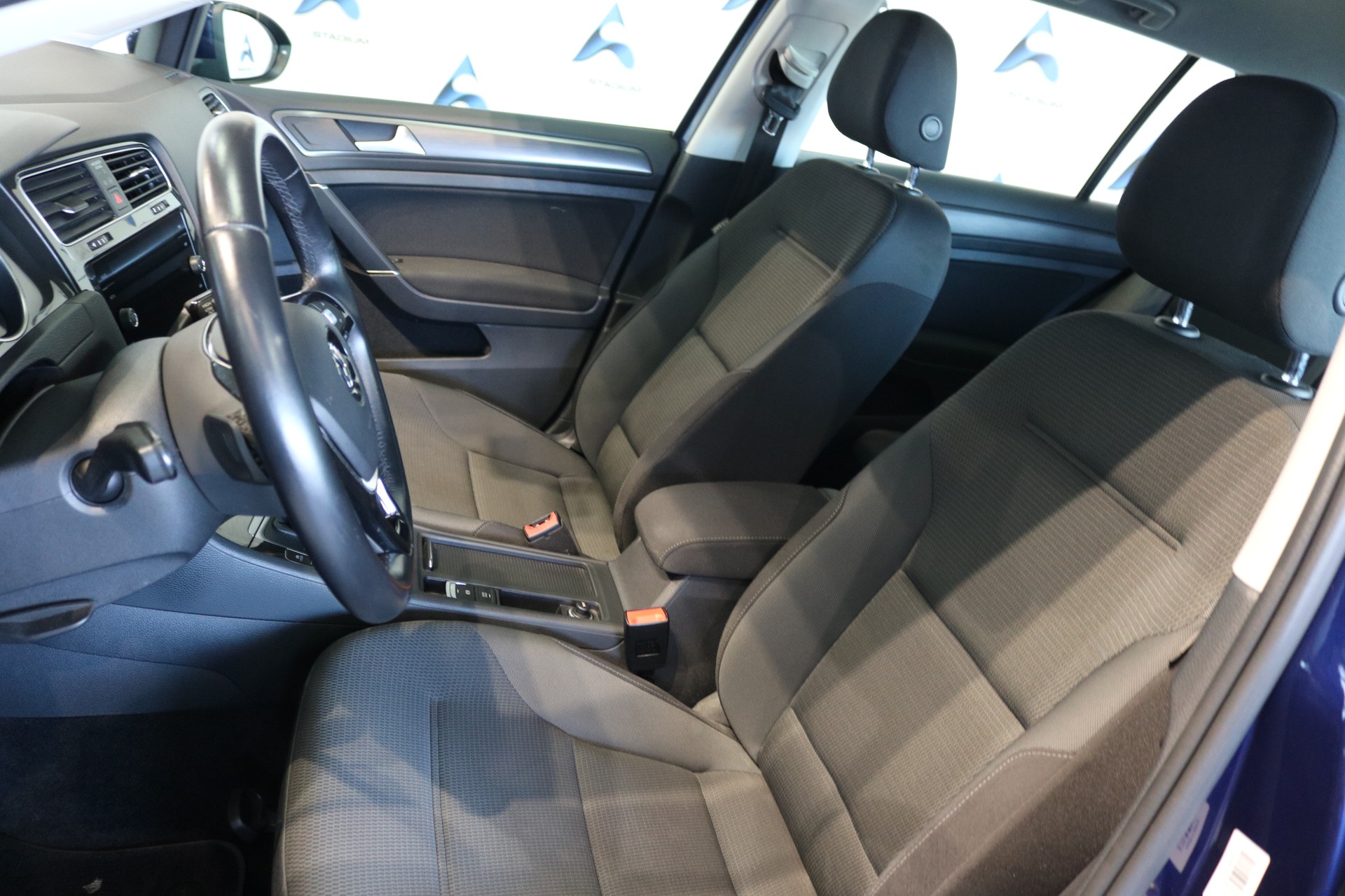 VW Golf 1.5 TSI EVO Comfortline-showroom-element-3