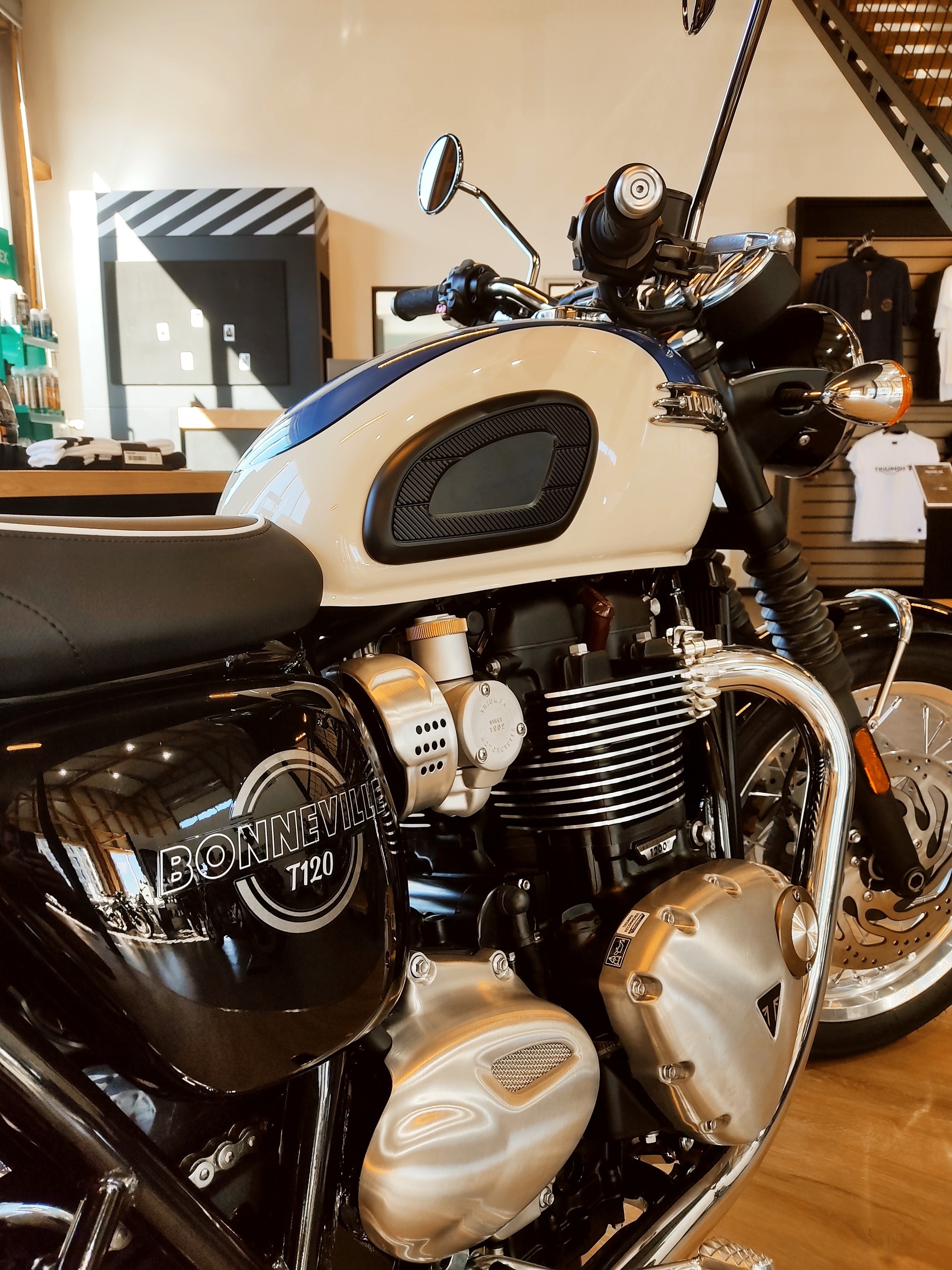 TRIUMPH Bonneville T120-image-4