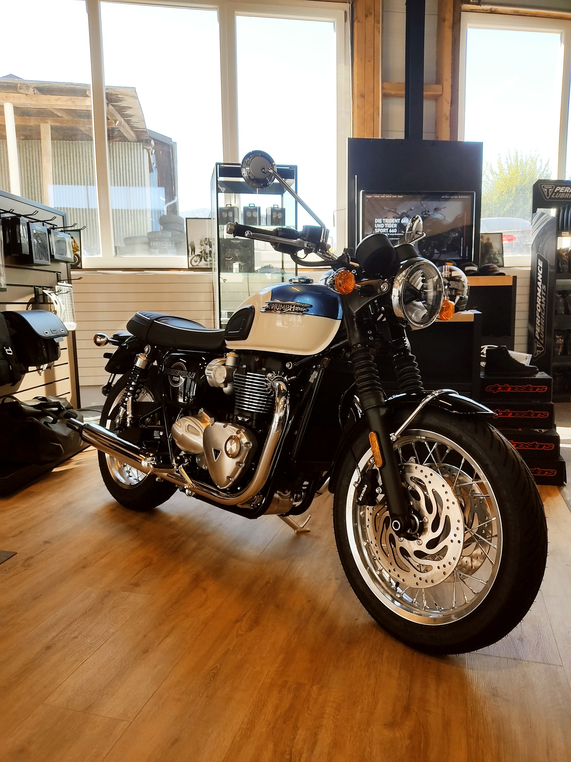 TRIUMPH Bonneville T120-image-0