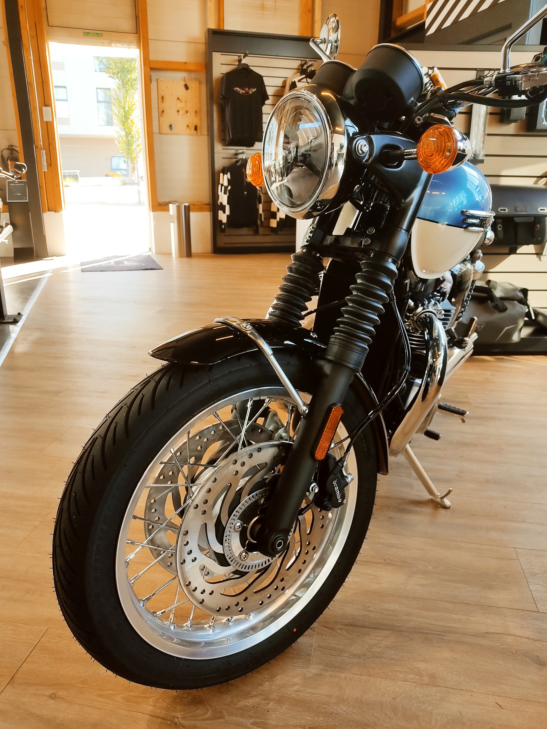 TRIUMPH Bonneville T120-image-5