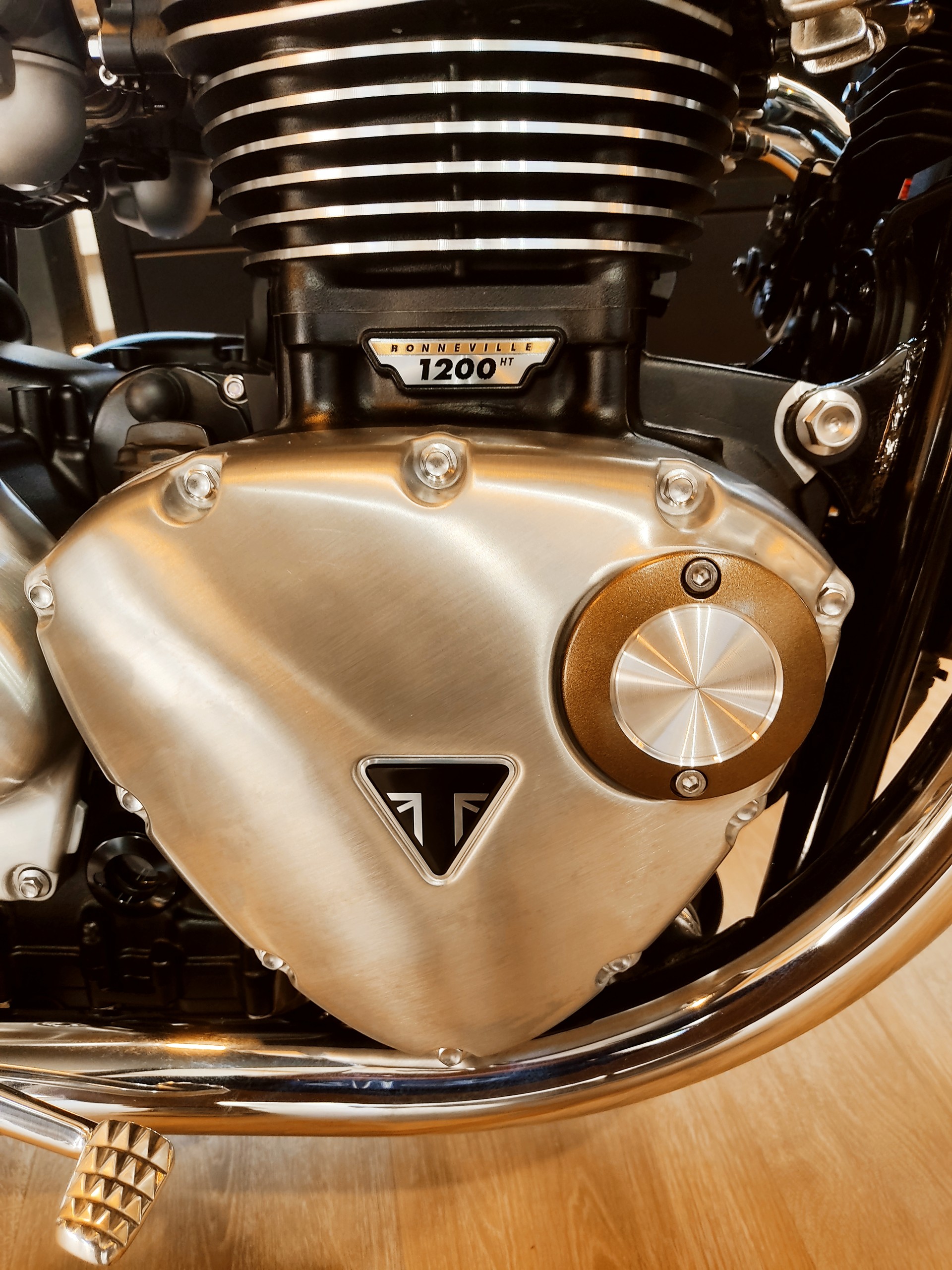 TRIUMPH Bonneville T120-image-6