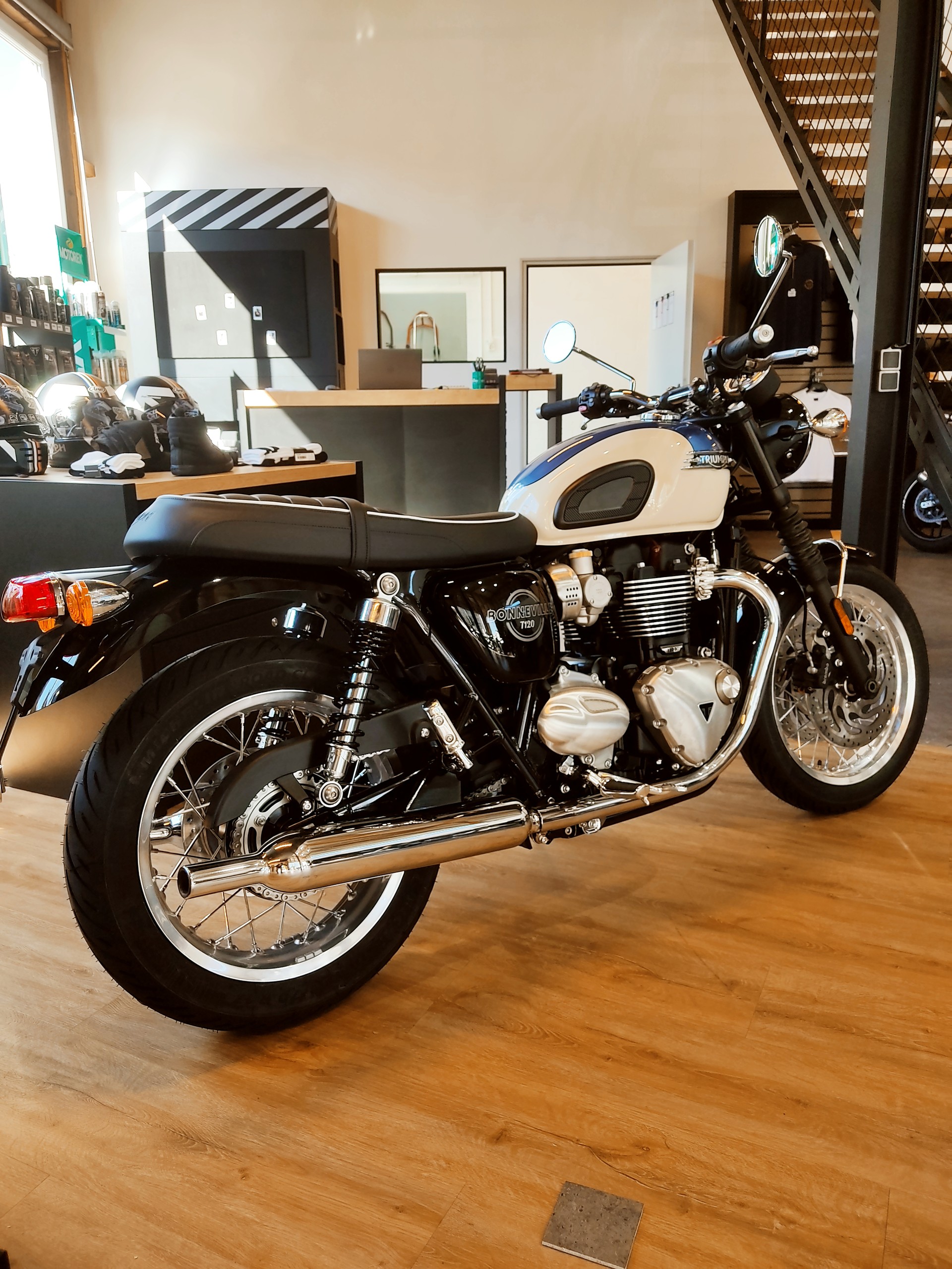 TRIUMPH Bonneville T120-image-2