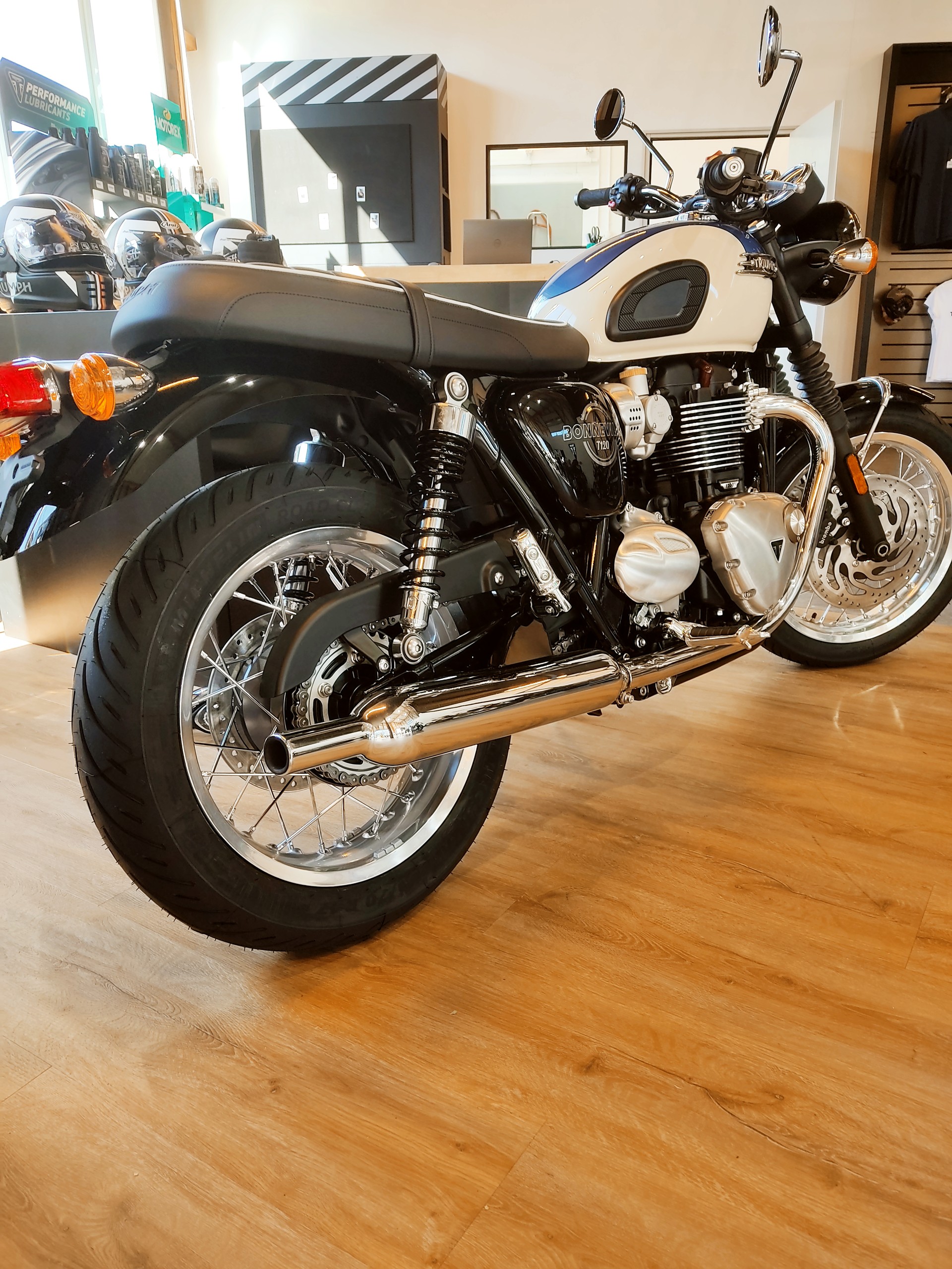 TRIUMPH Bonneville T120-image-3