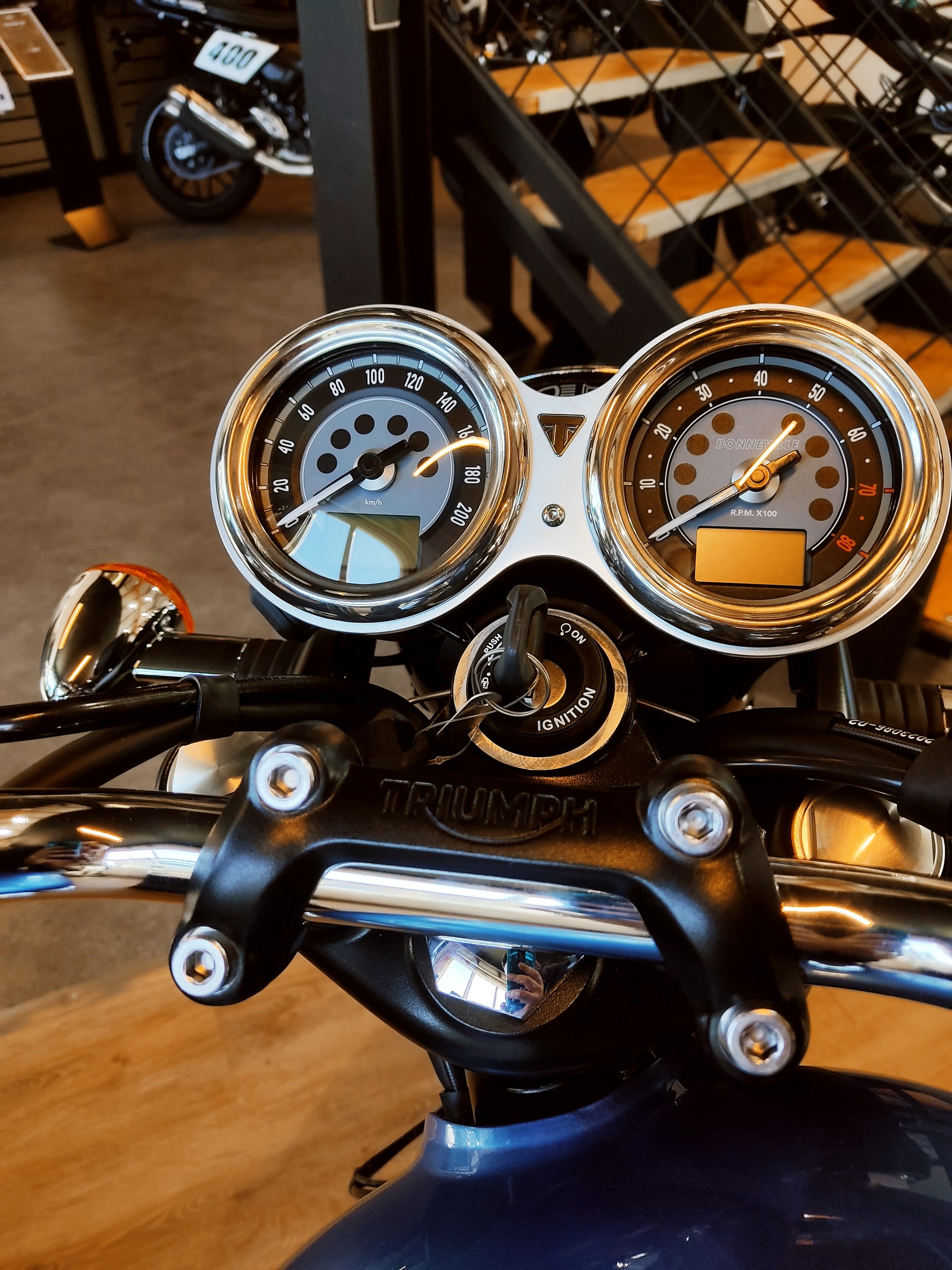 TRIUMPH Bonneville T120-image-7