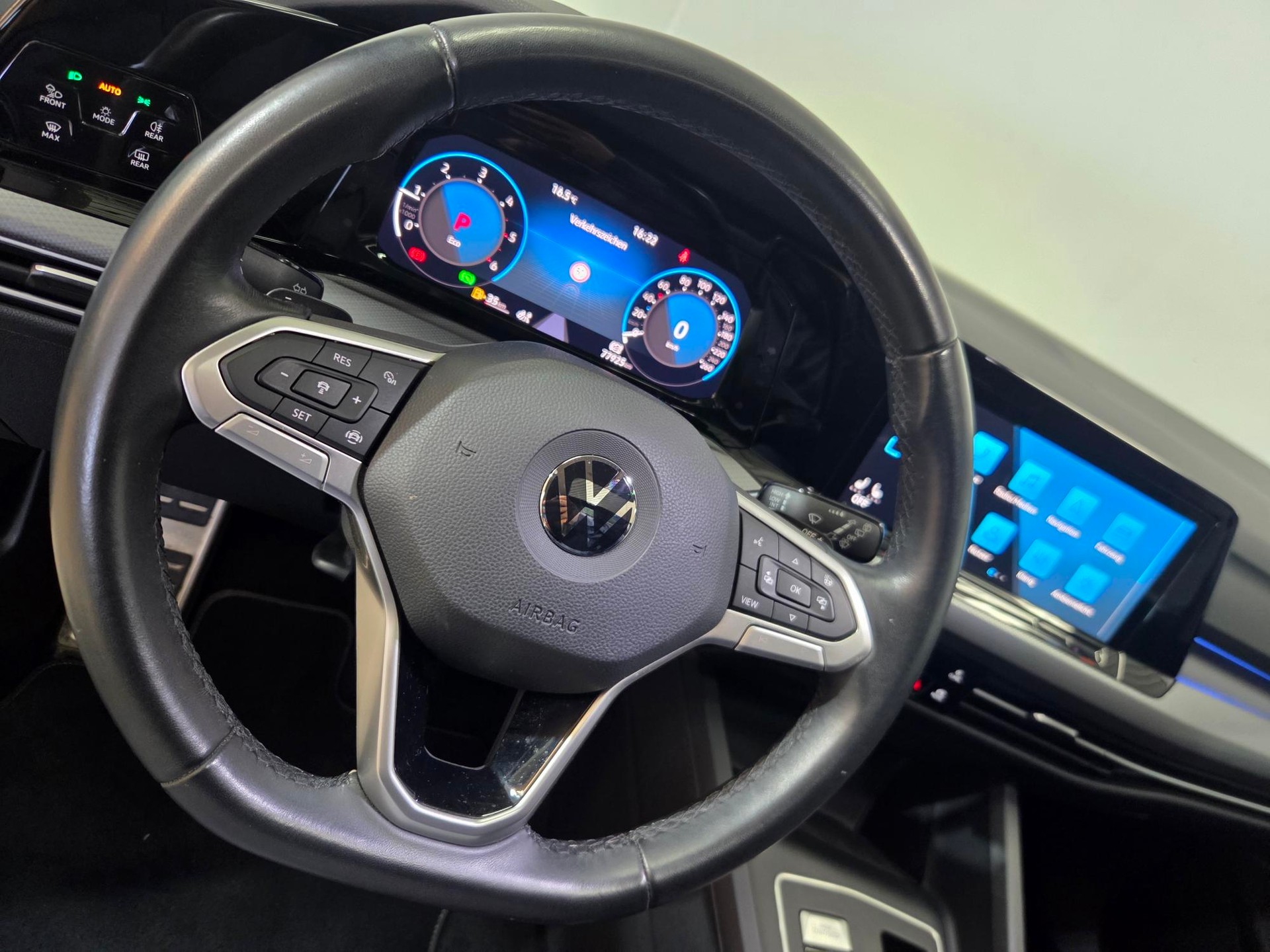 VW Golf 2.0 TDI Style DSG-image-5