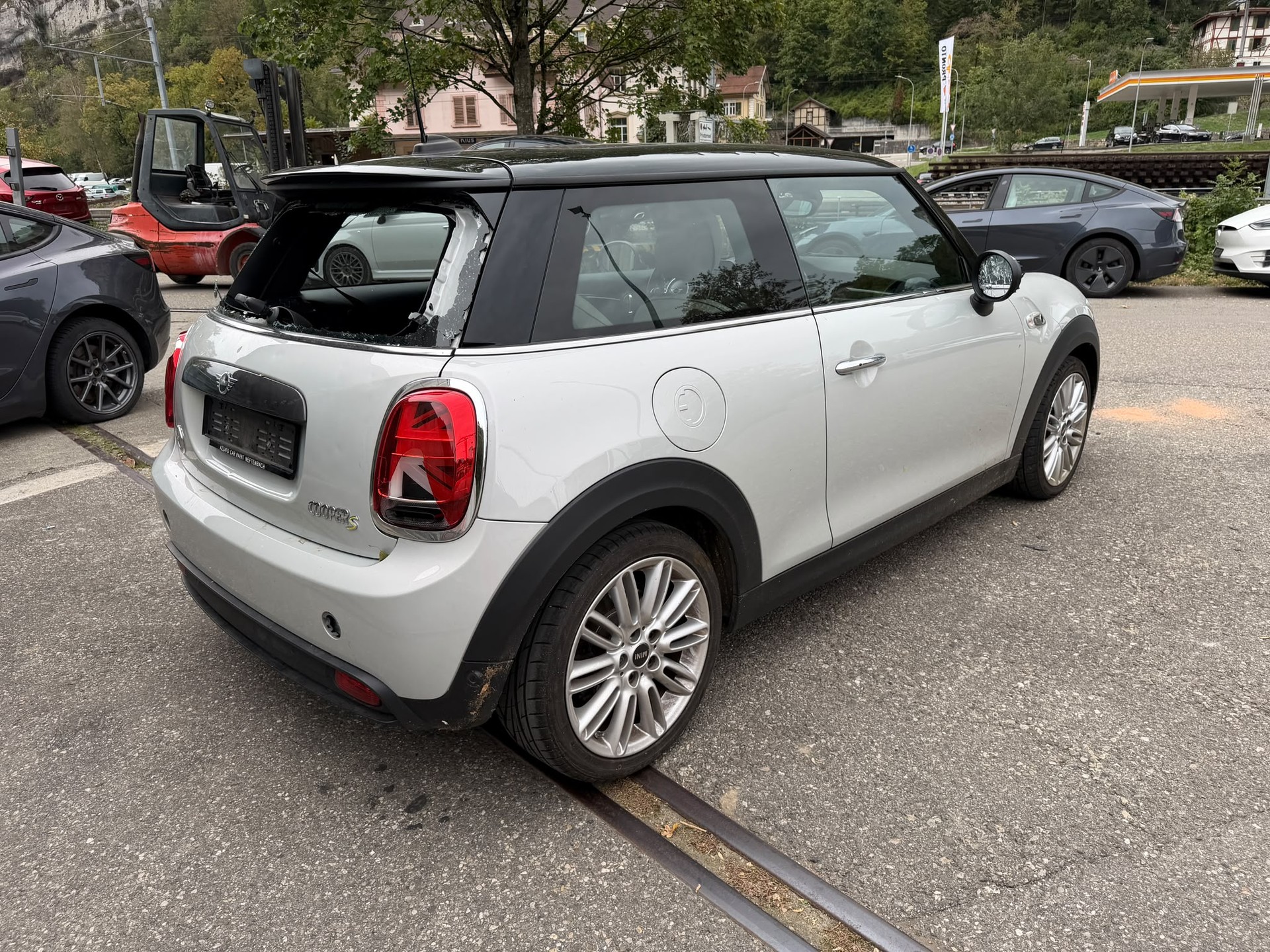 MINI Cooper SE-showroom-element-3