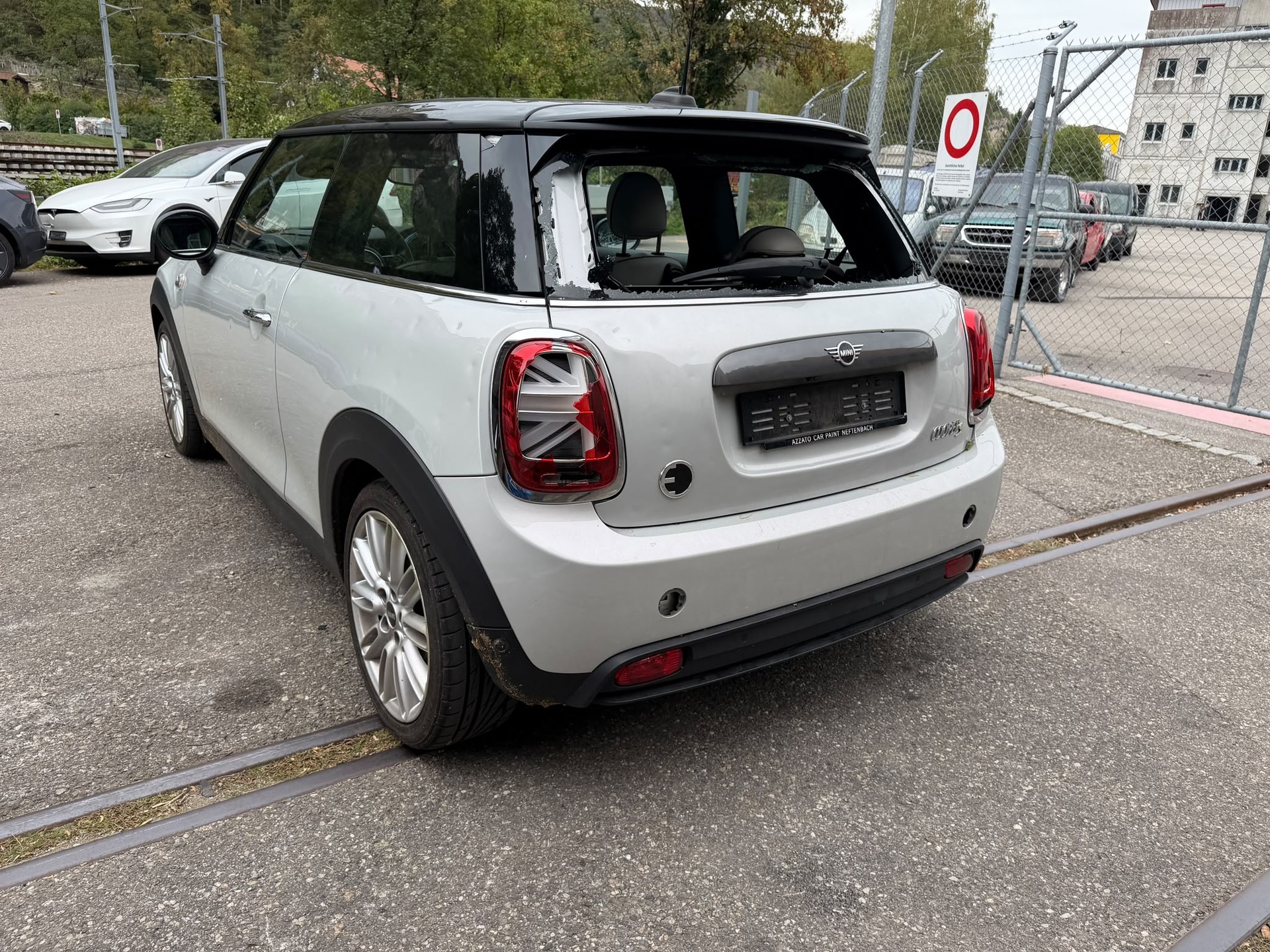 MINI Cooper SE-showroom-element-2