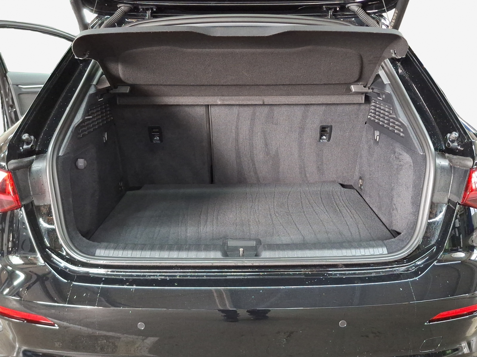 AUDI A3 Sportback 40 TFSI e S-tronic-image-12