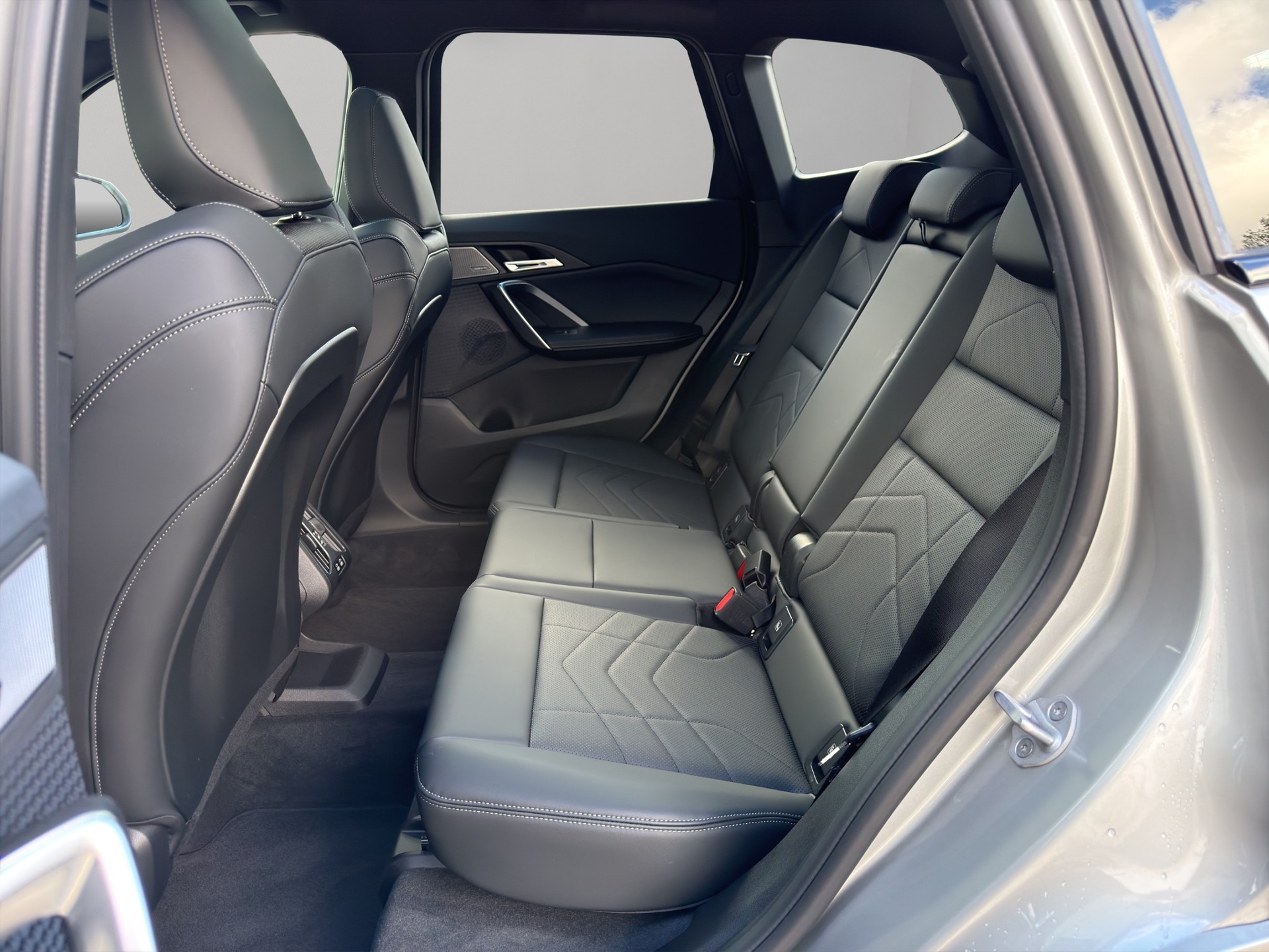 BMW X1 xDrive 23i 48V M Sport-image-16