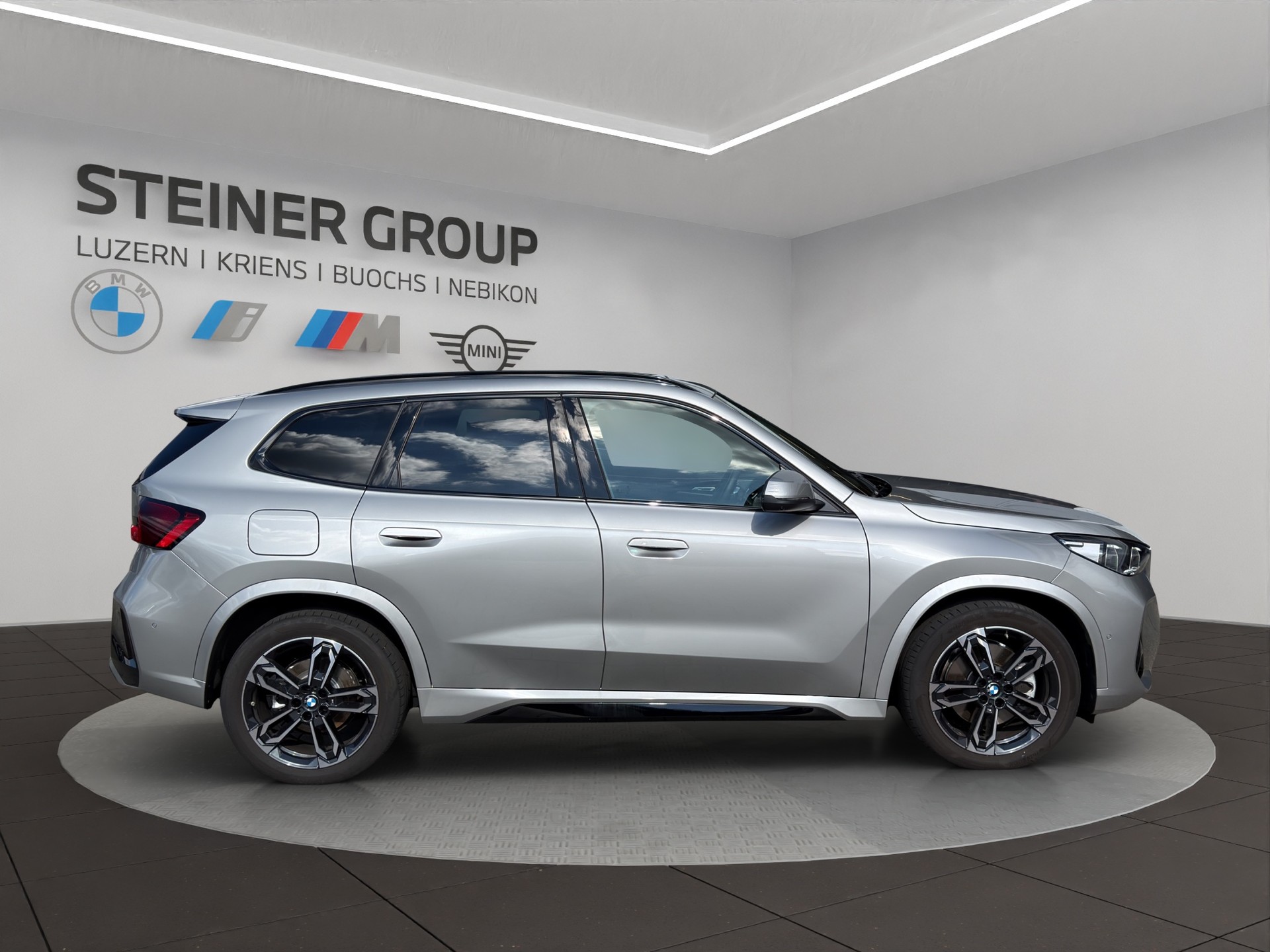 BMW X1 xDrive 23i 48V M Sport-showroom-element-3