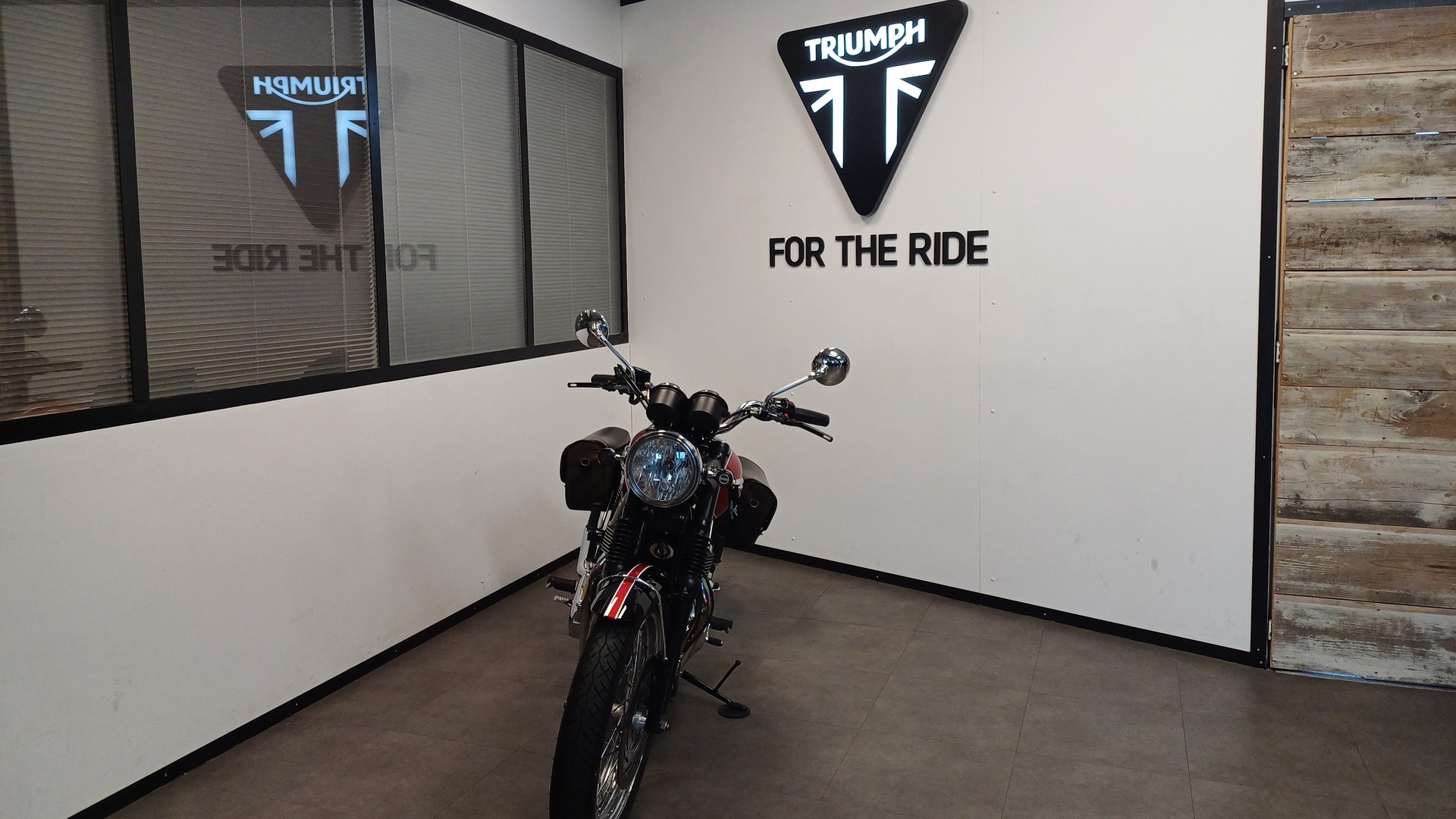 TRIUMPH Bonneville 900 i T 100-image-7
