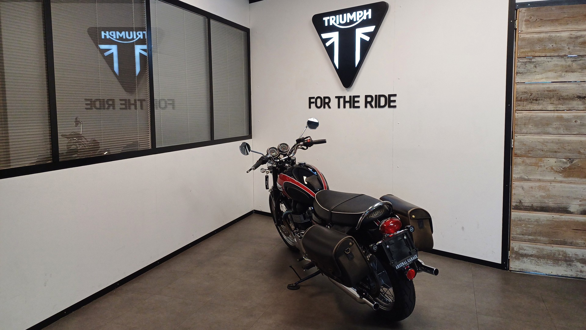 TRIUMPH Bonneville 900 i T 100-image-6