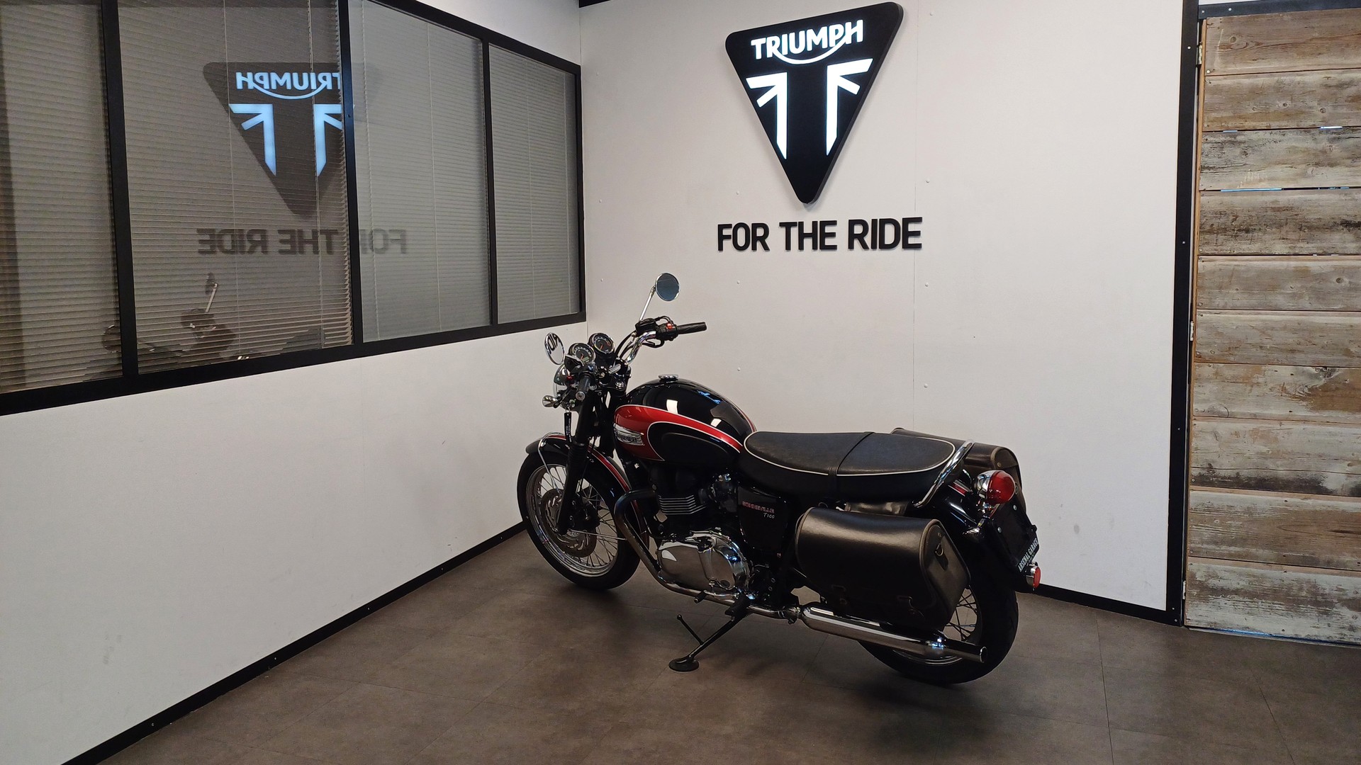 TRIUMPH Bonneville 900 i T 100-image-3