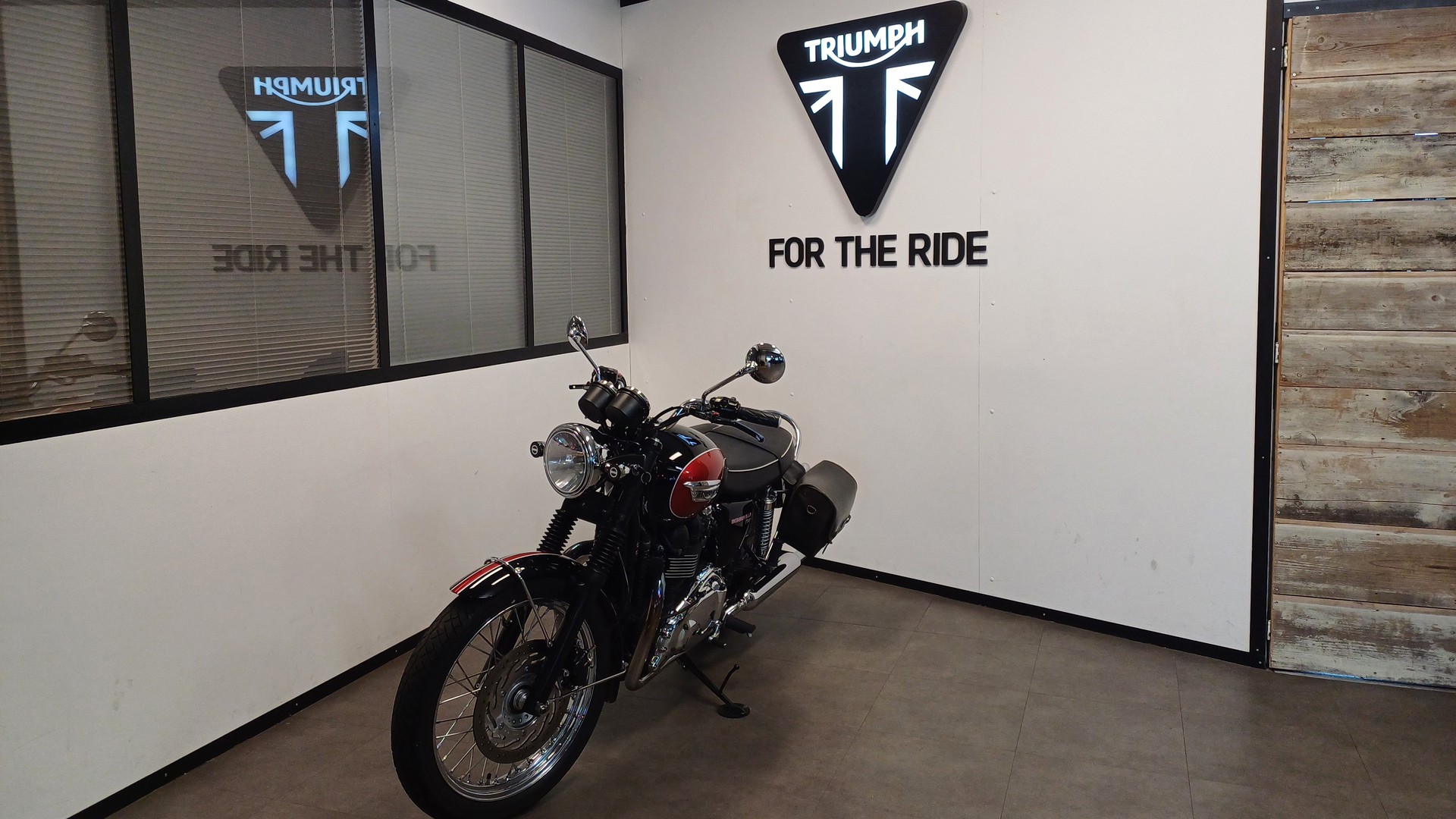 TRIUMPH Bonneville 900 i T 100-image-5