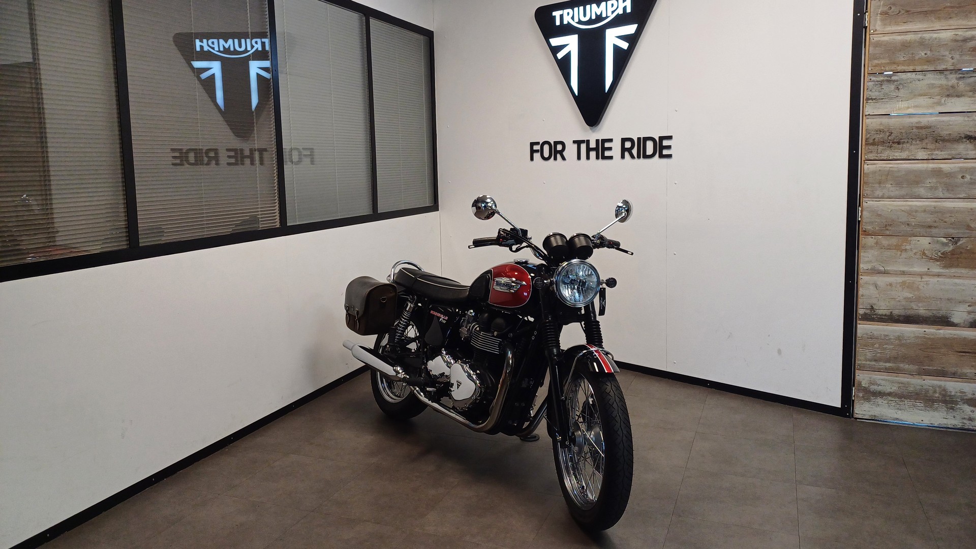 TRIUMPH Bonneville 900 i T 100-image-4