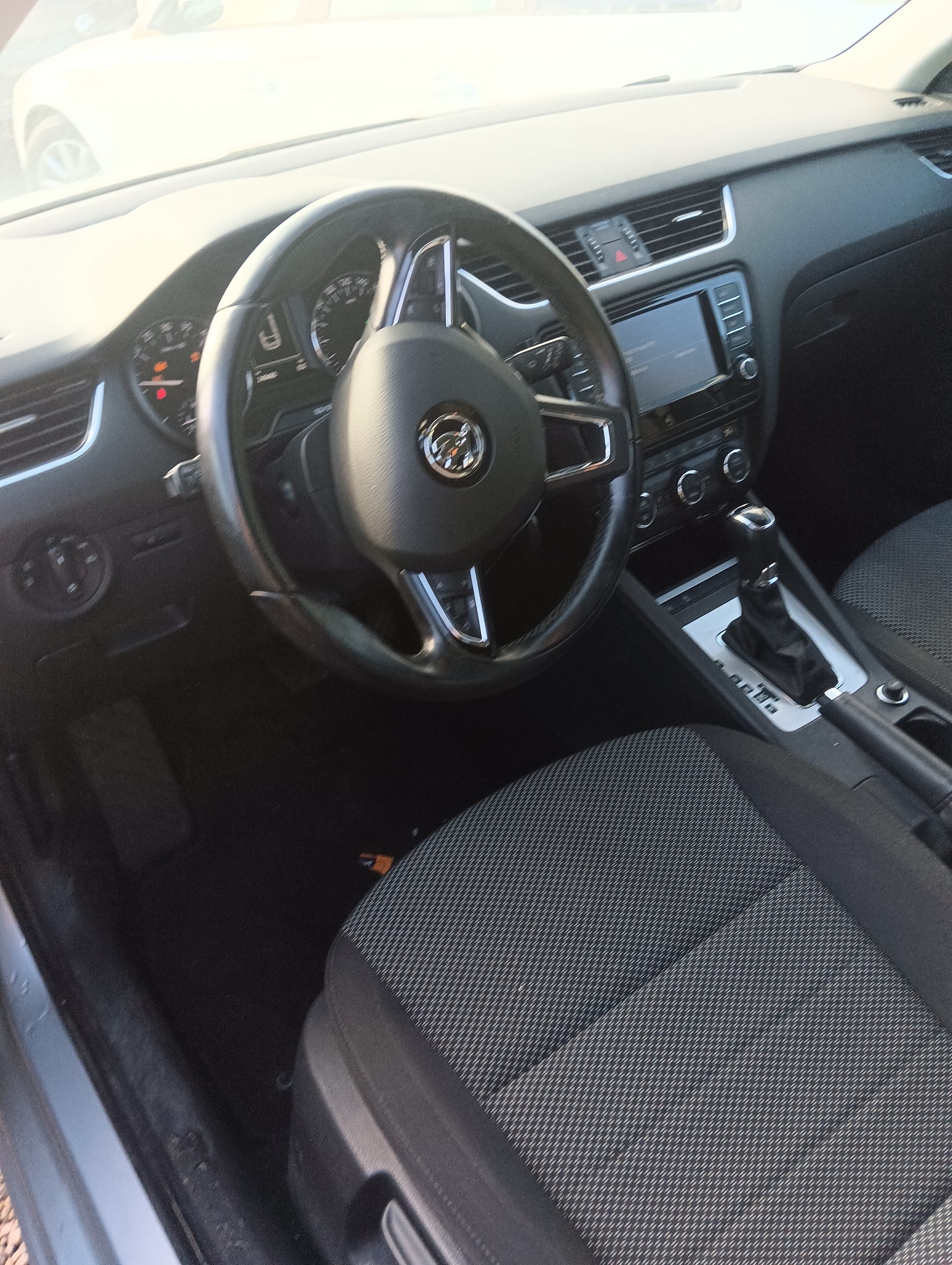 SKODA Octavia Combi 1.6 TDI Ambition DSG-image-4