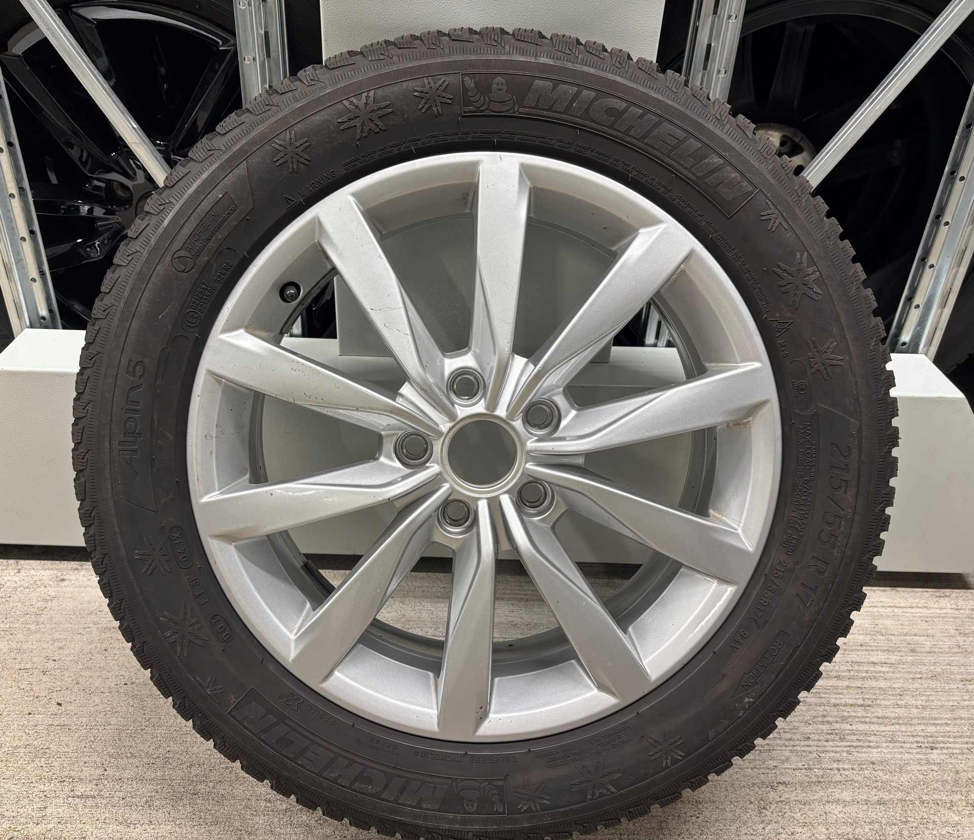 VW T-Roc 2.0 TSI R-Line DSG 4Motion mit fortl. Werksgarantie, AHK, Panorama-Ausstell-/Schiebedach, Standheizung & Winterräder-image-31