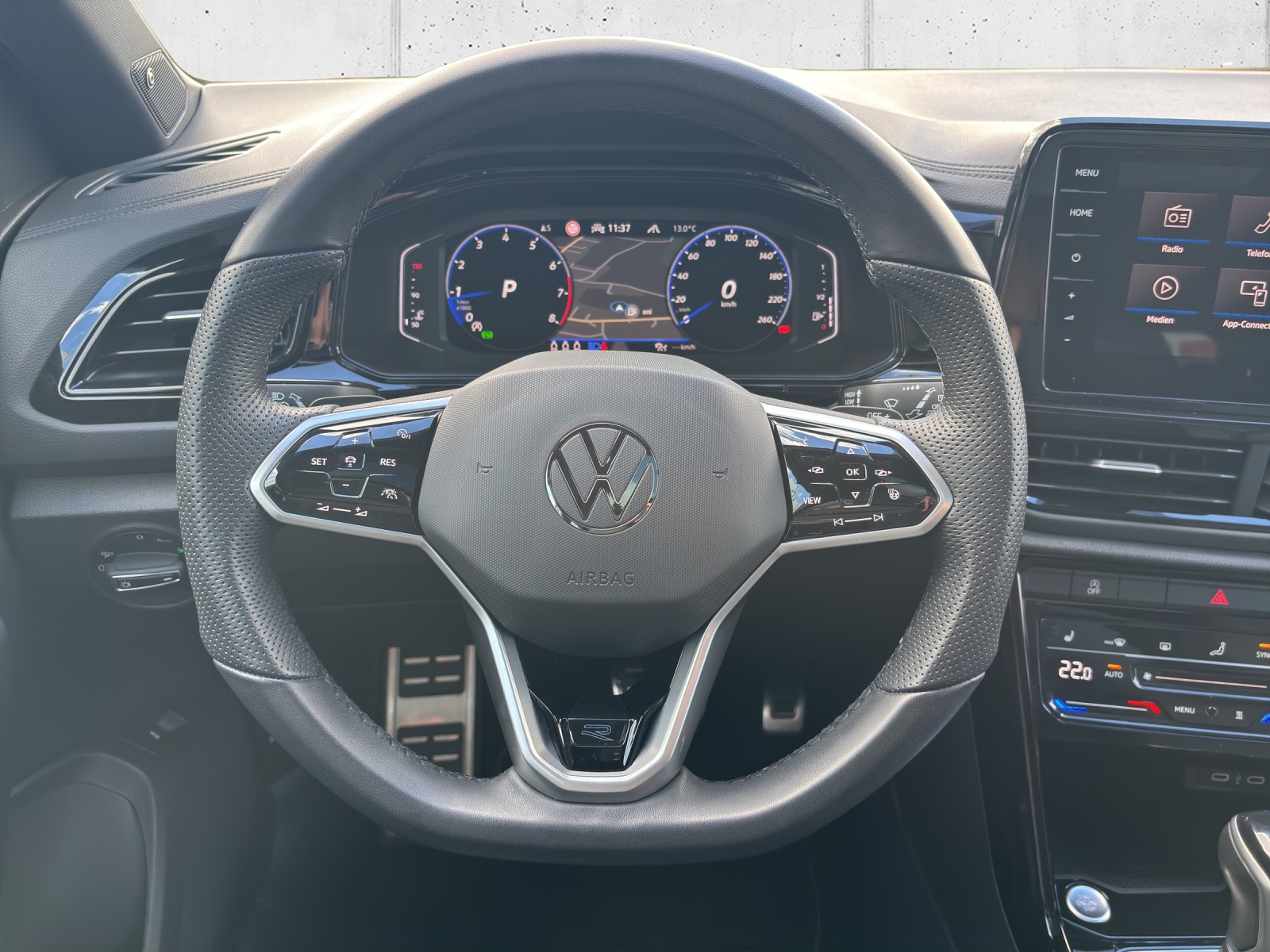 VW T-Roc 2.0 TSI R-Line DSG 4Motion mit fortl. Werksgarantie, AHK, Panorama-Ausstell-/Schiebedach, Standheizung & Winterräder-image-13