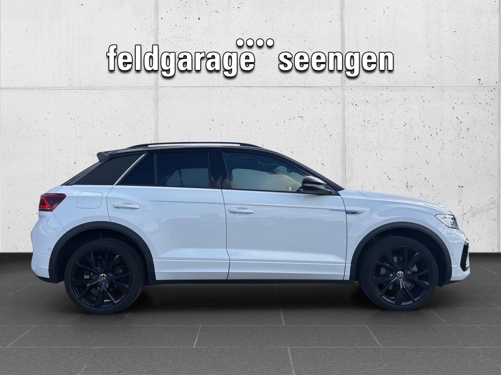 VW T-Roc 2.0 TSI R-Line DSG 4Motion mit fortl. Werksgarantie, AHK, Panorama-Ausstell-/Schiebedach, Standheizung & Winterräder-showroom-element-3