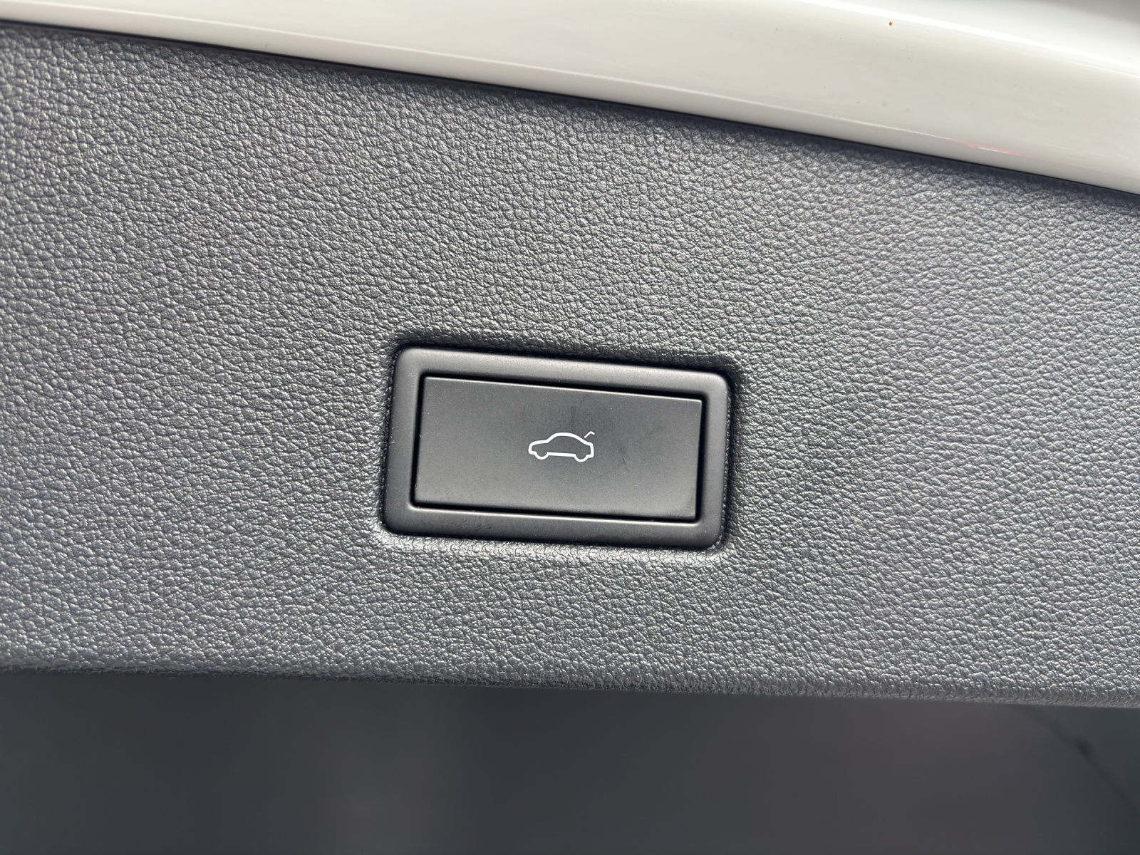 VW T-Roc 2.0 TSI R-Line DSG 4Motion mit fortl. Werksgarantie, AHK, Panorama-Ausstell-/Schiebedach, Standheizung & Winterräder-image-8