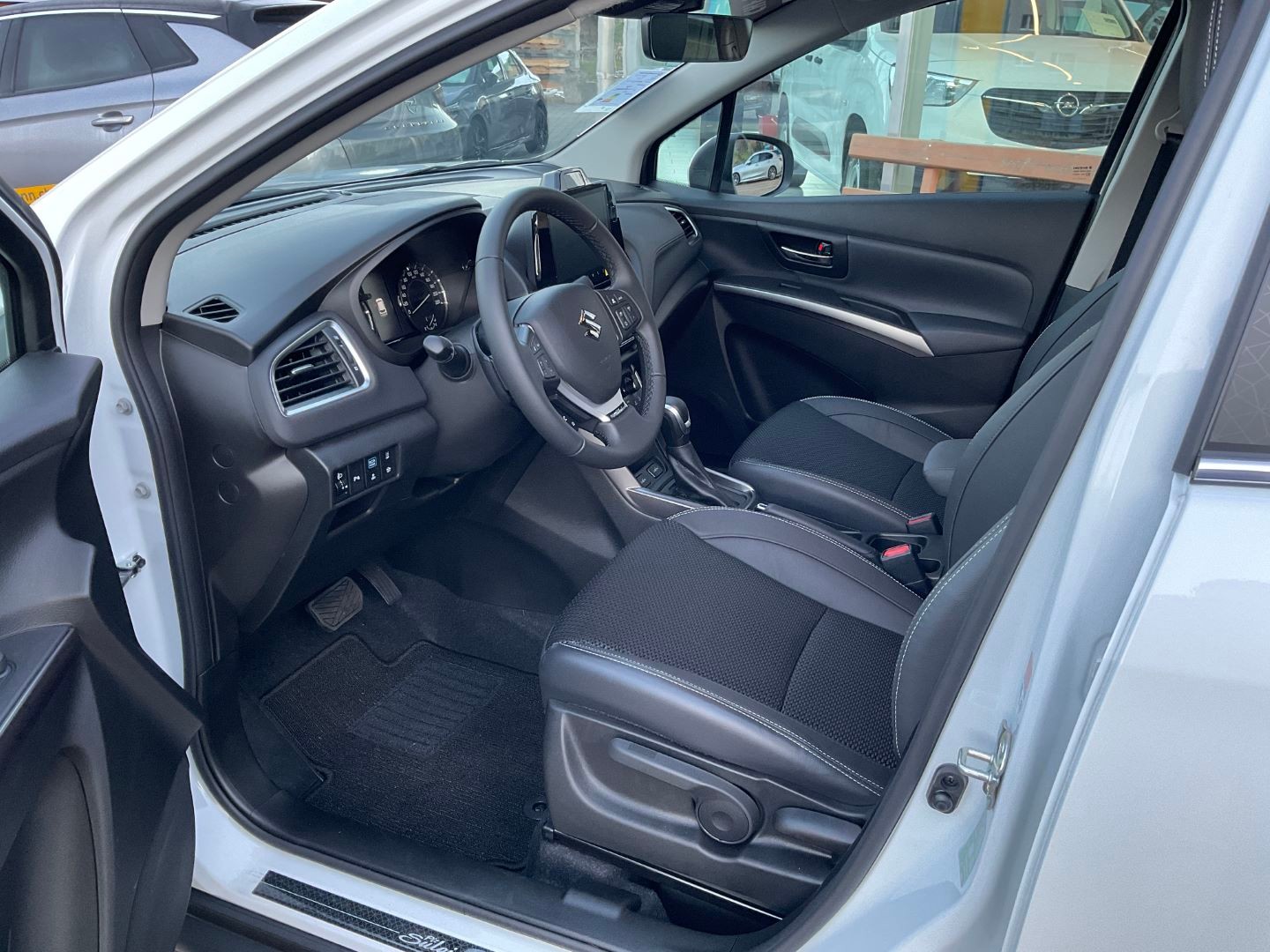 SUZUKI S-Cross 1.5 Piz Sulai Top Hybrid 4x4 MY24-image-6