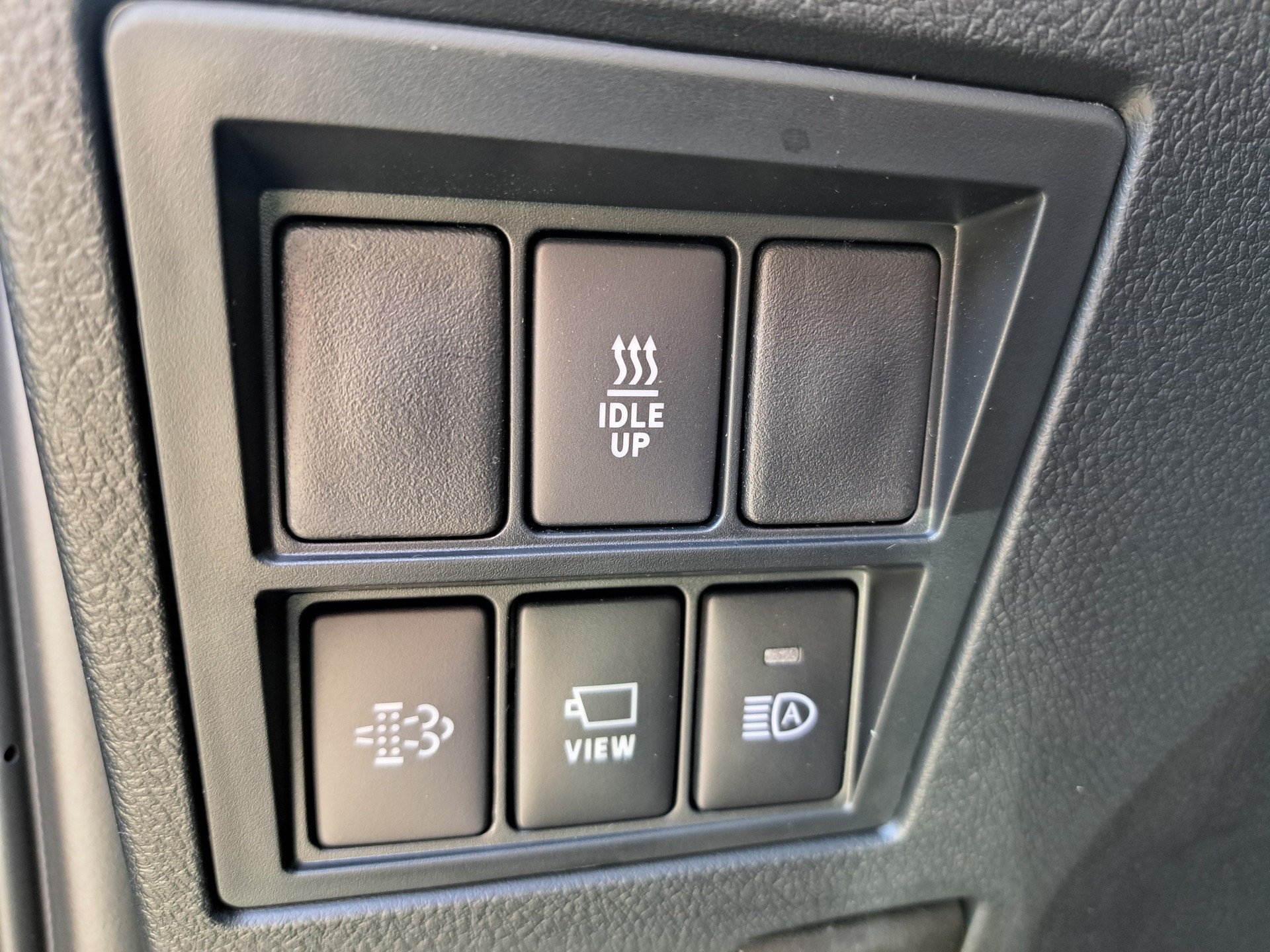 TOYOTA Hilux 2.8d MHEV Invincible Double Cab 4x4-image-13