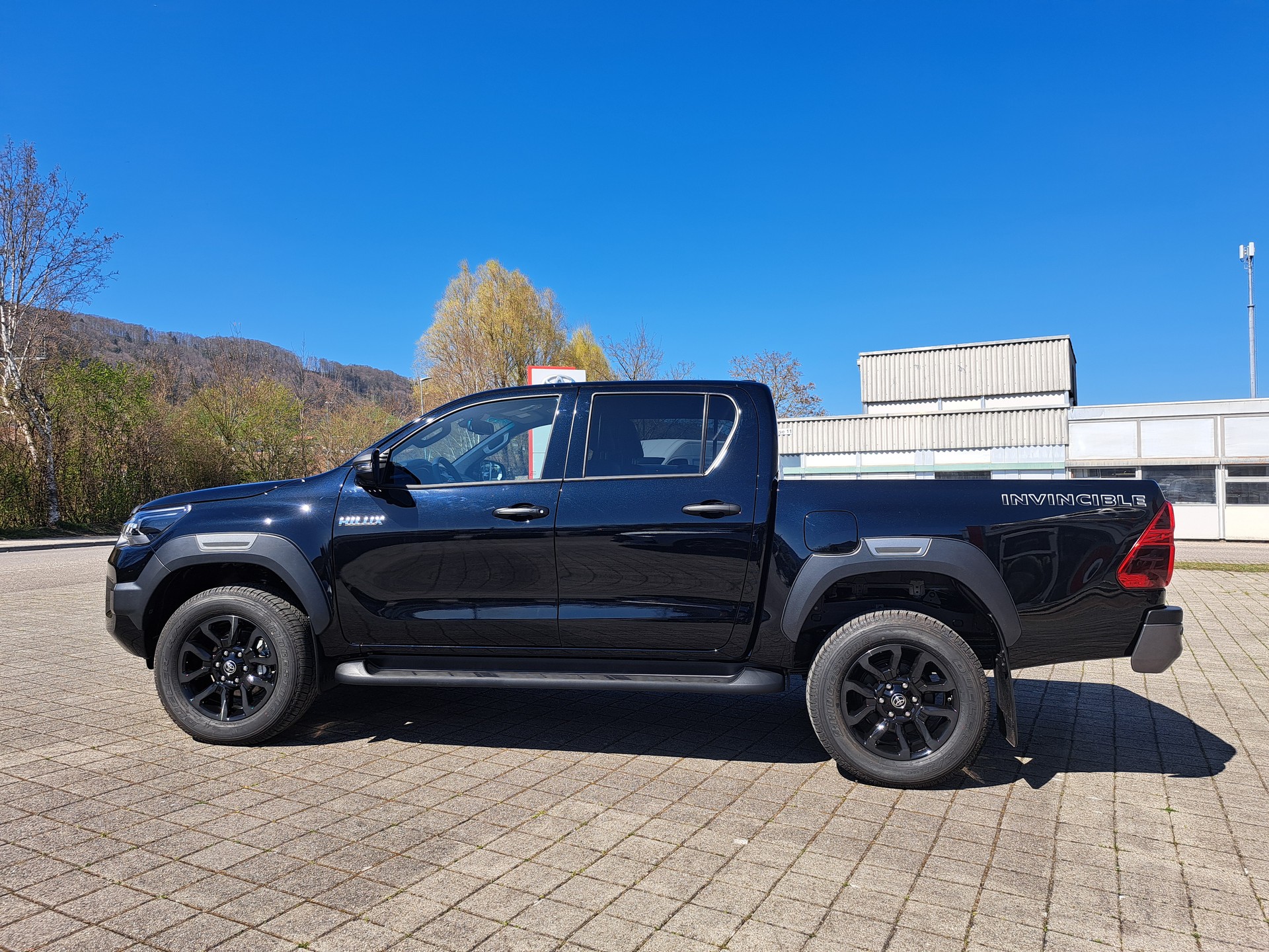 TOYOTA Hilux 2.8d MHEV Invincible Double Cab 4x4-image-8